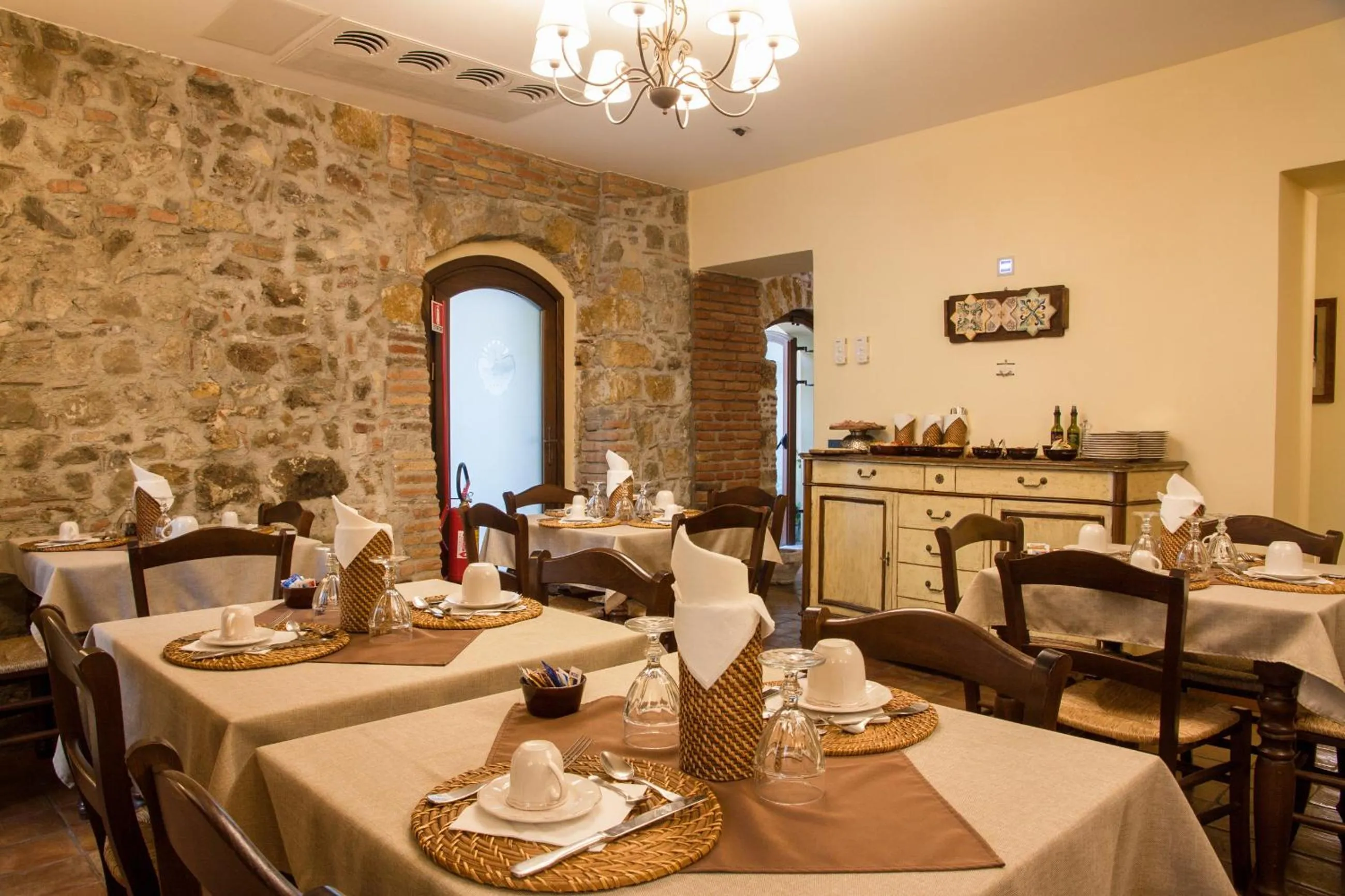 Restaurant/places to eat in Hotel La Plumeria