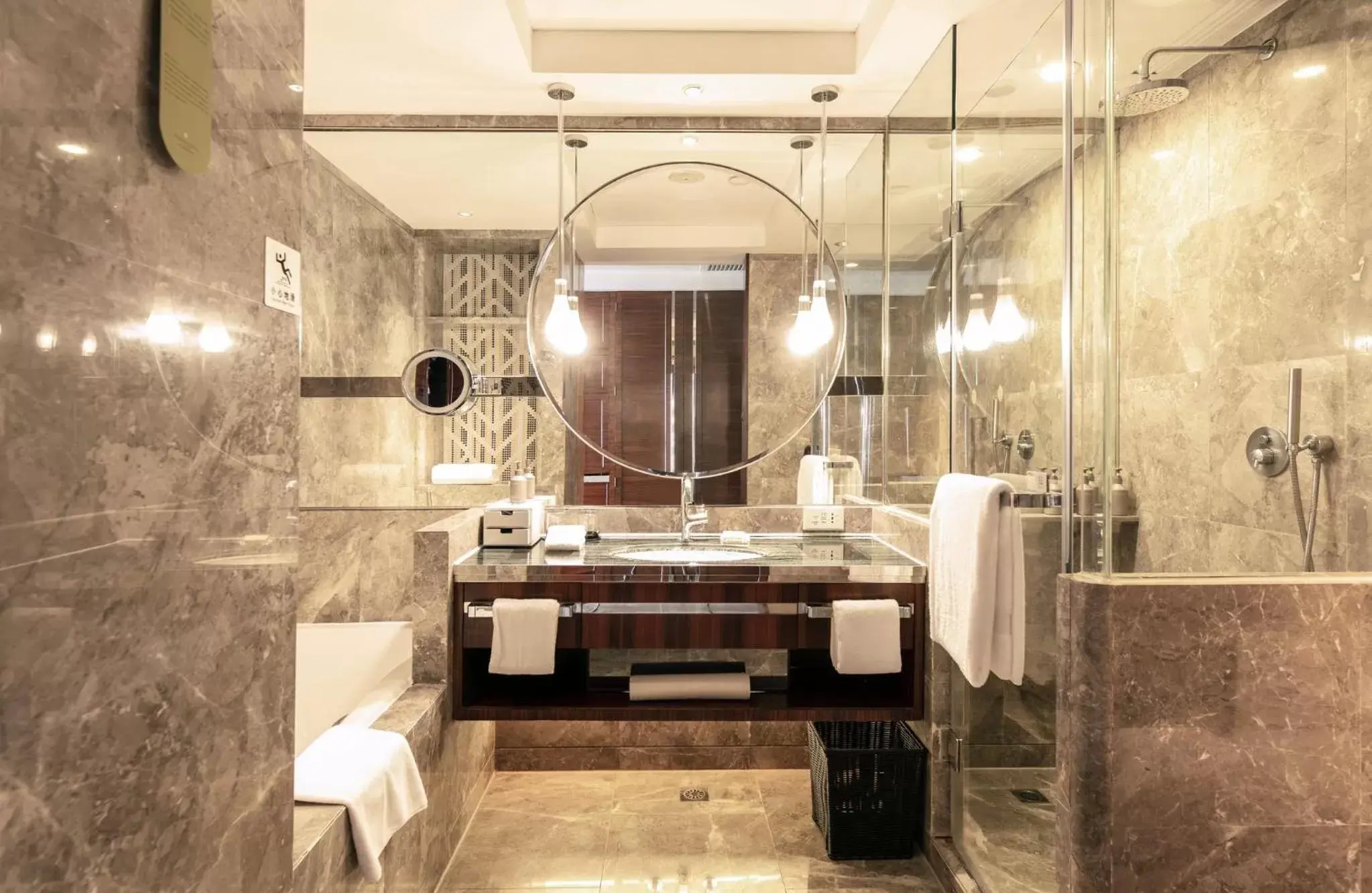 Photo of the whole room, Bathroom in InterContinental Foshan, an IHG Hotel