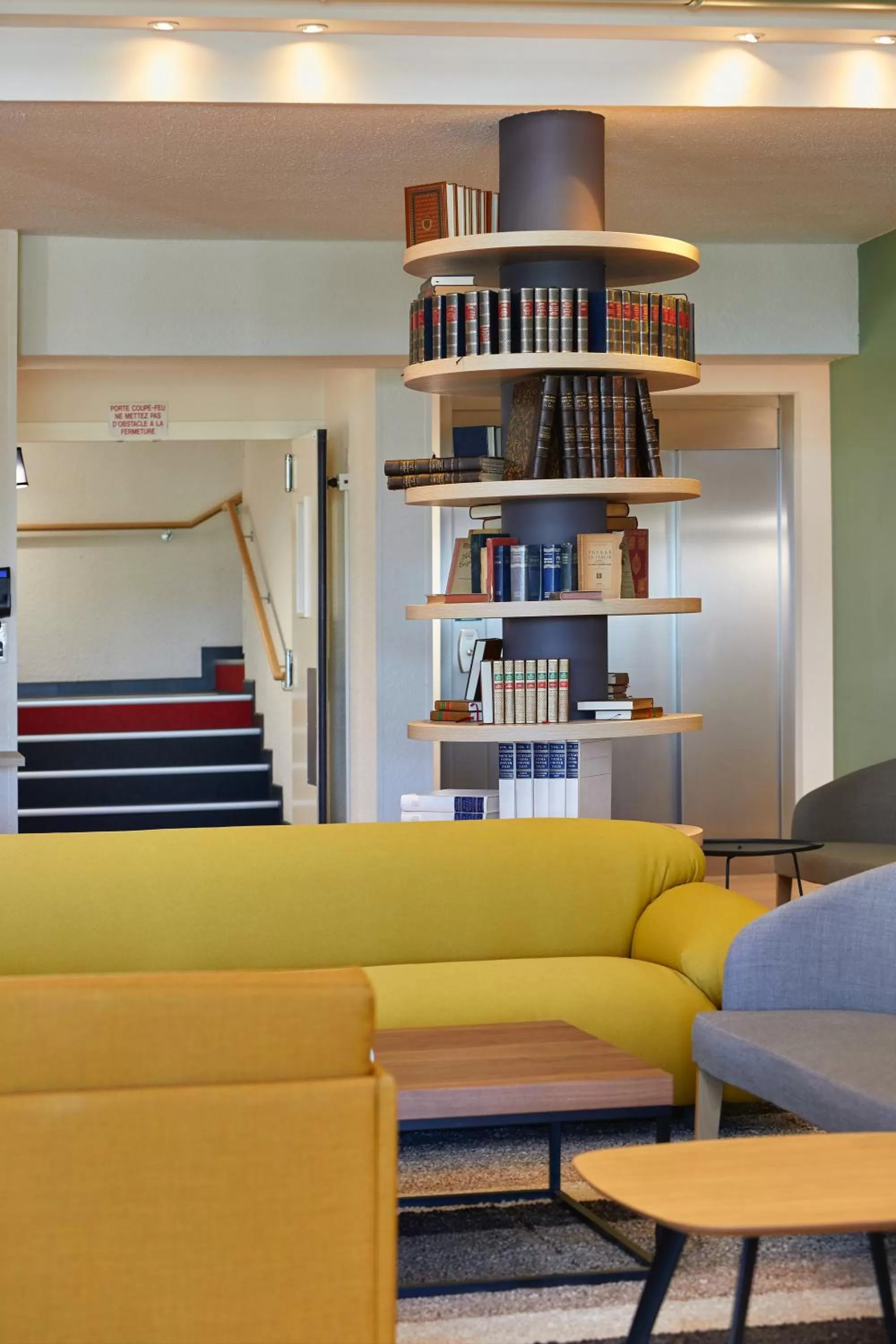 Lobby or reception in ibis La Roche Sur Yon Vendespace