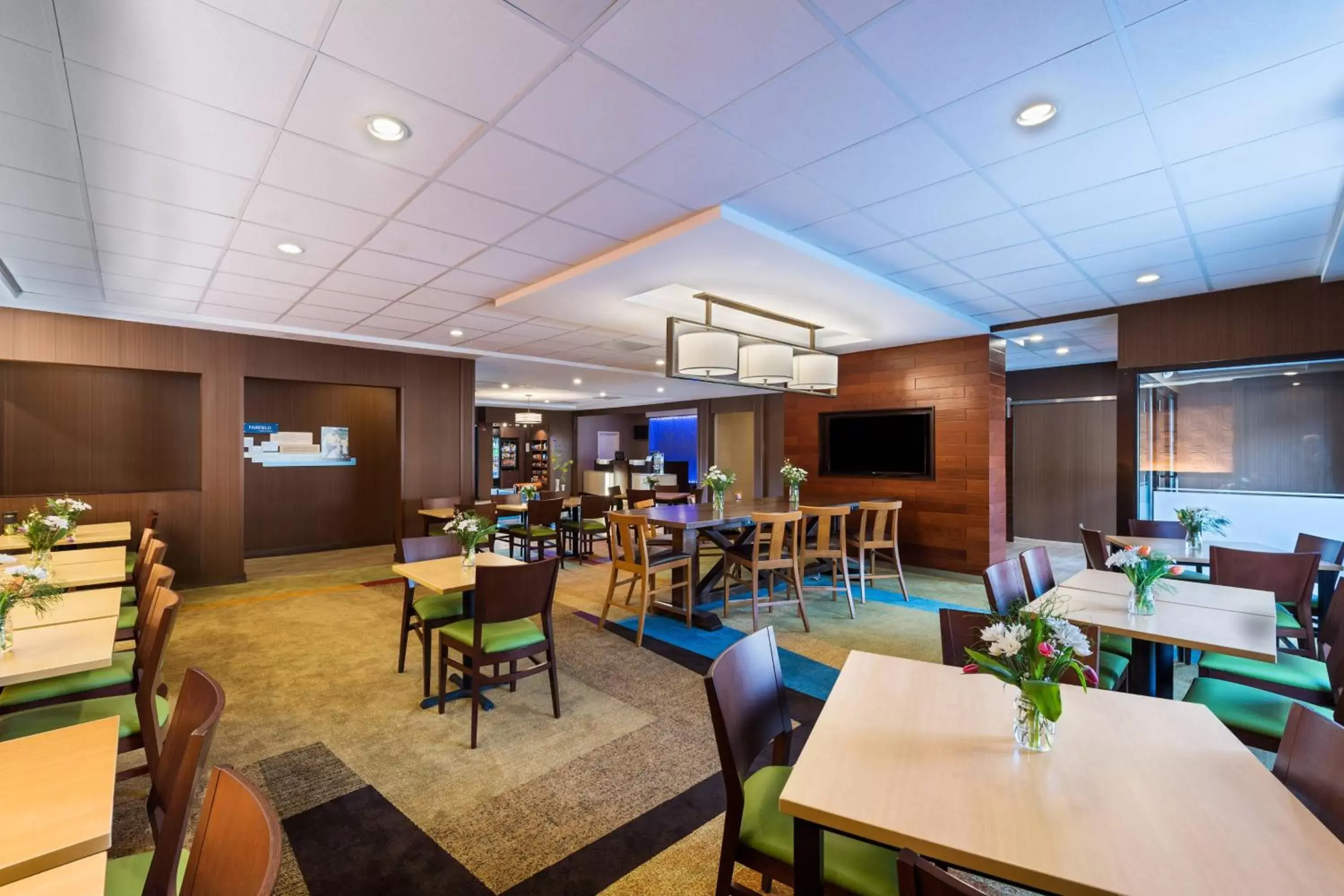 Lobby or reception, Restaurant/Places to Eat in Fairfield by Marriott Inn & Suites Uncasville Mohegan Sun Area