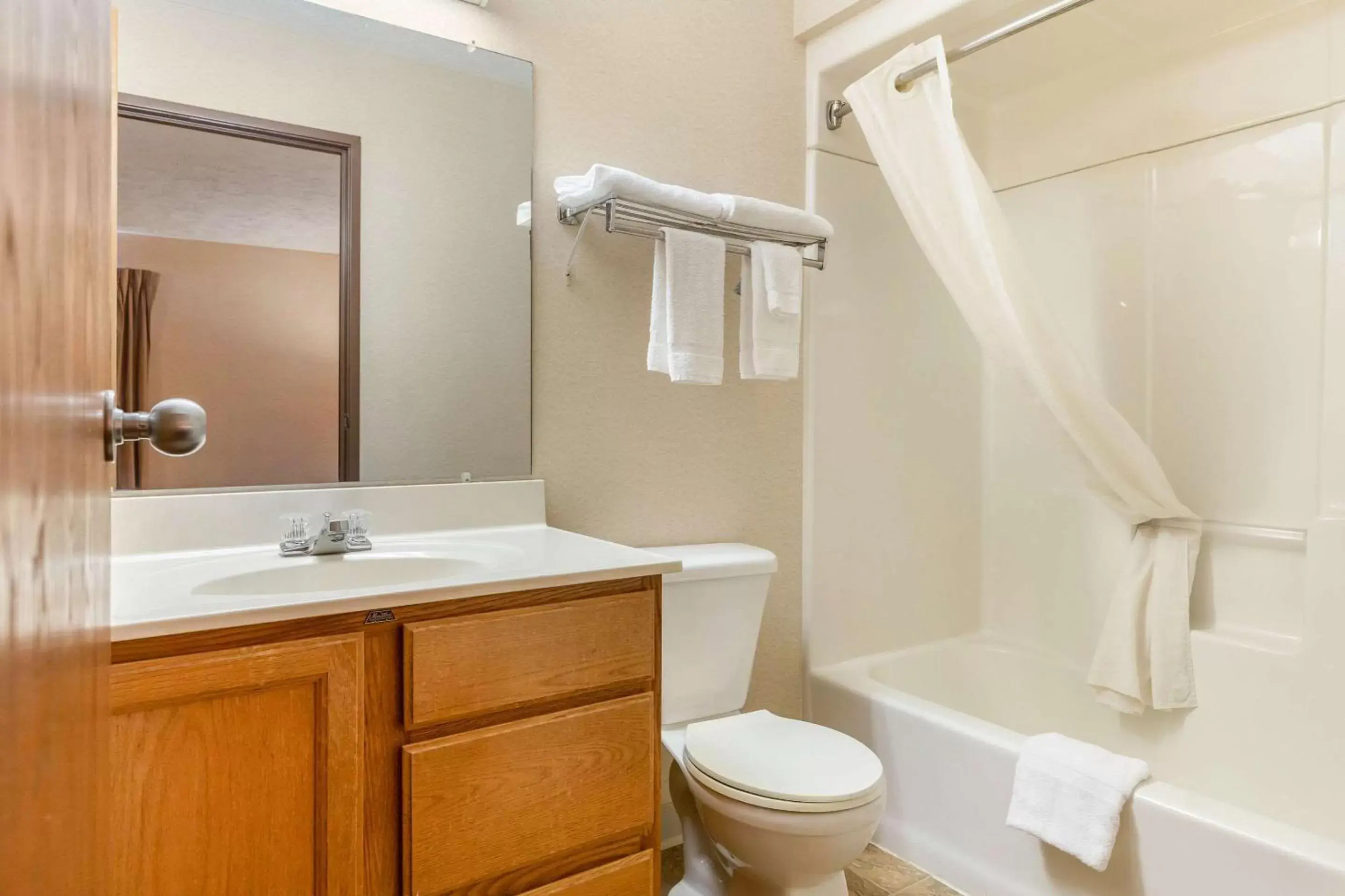 Photo of the whole room, Bathroom in Econo Lodge Traverse City