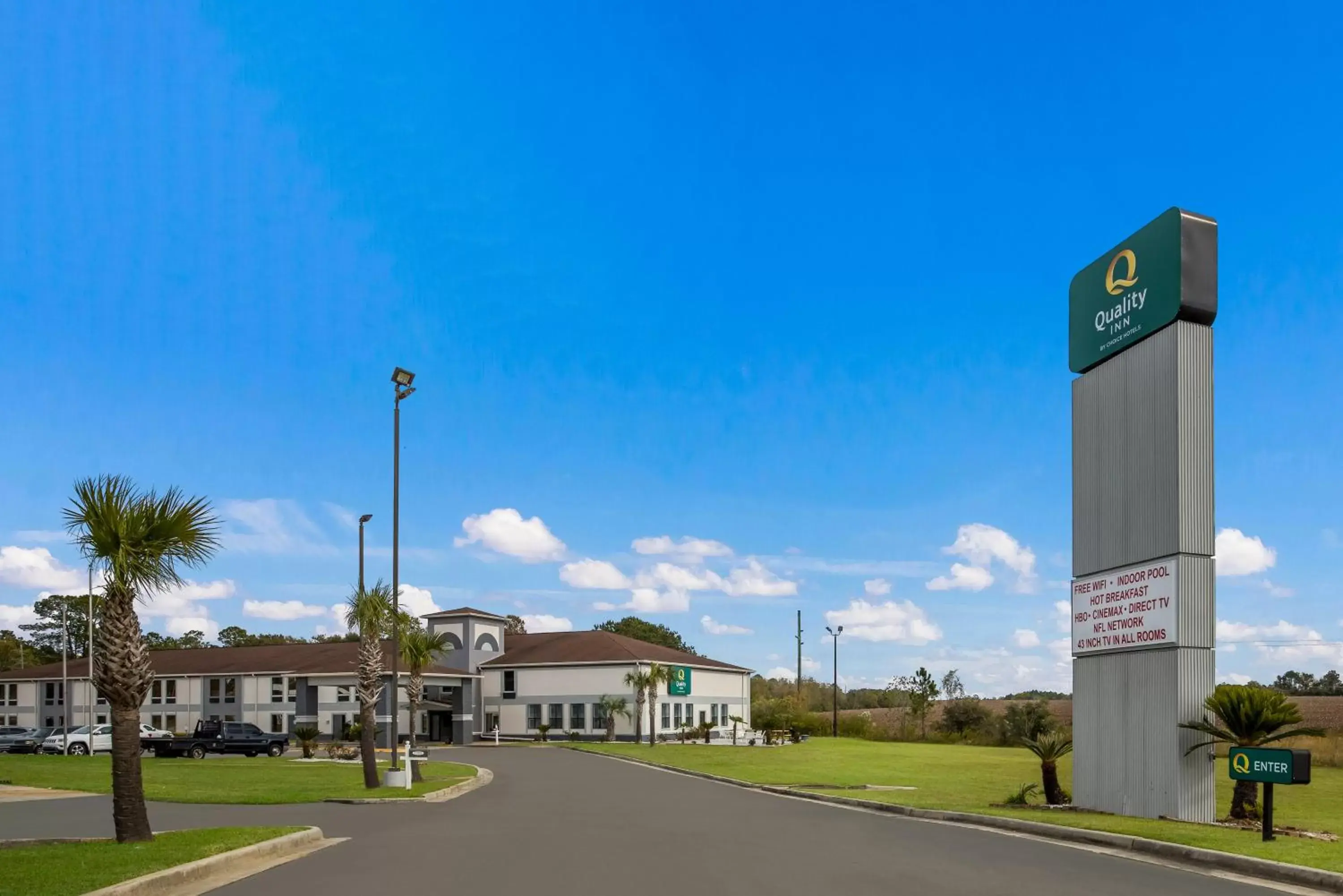 Property building in Quality Inn Property building in Quality Inn