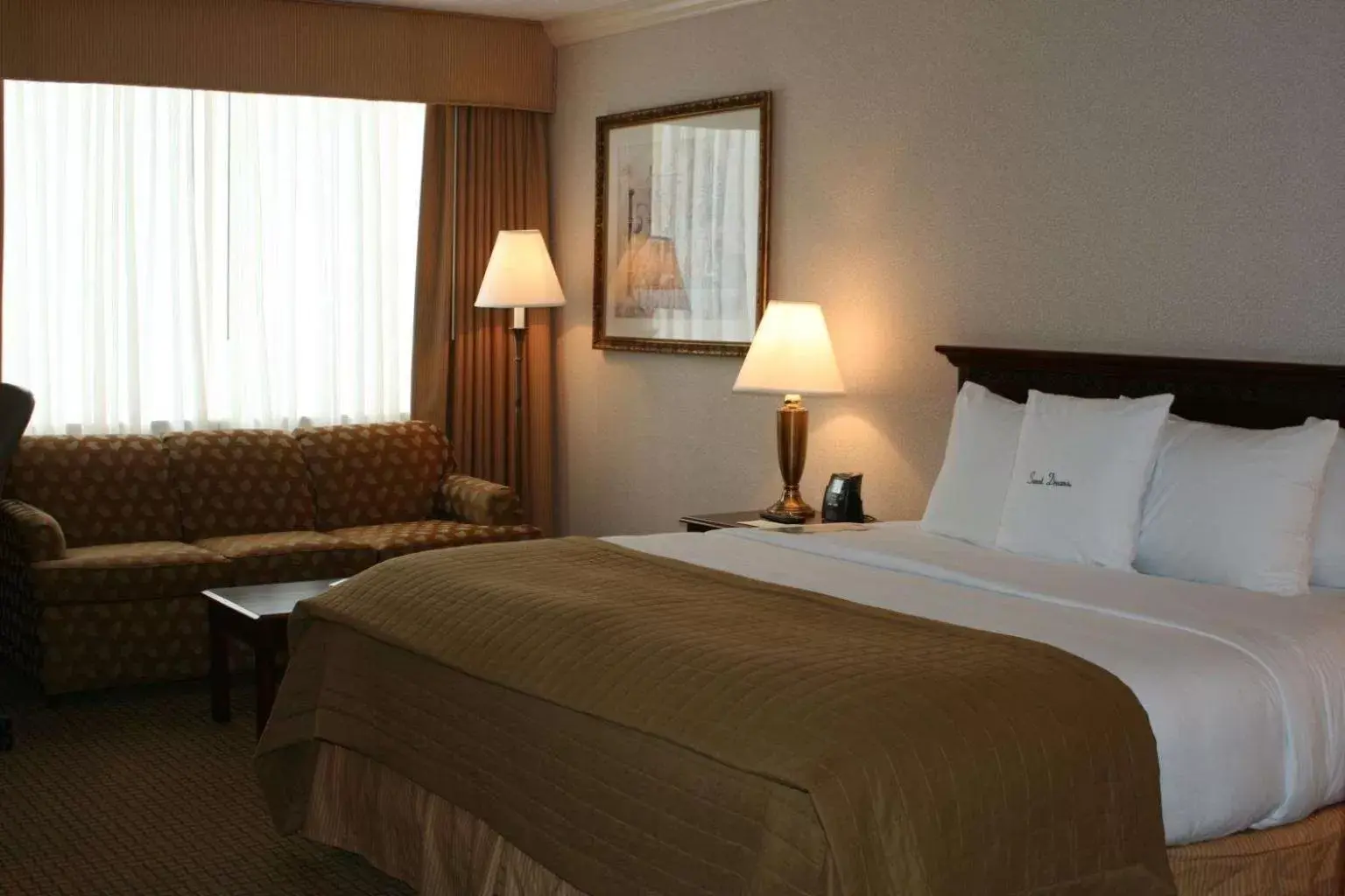 Bed in DoubleTree by Hilton Hotel Cleveland - Independence