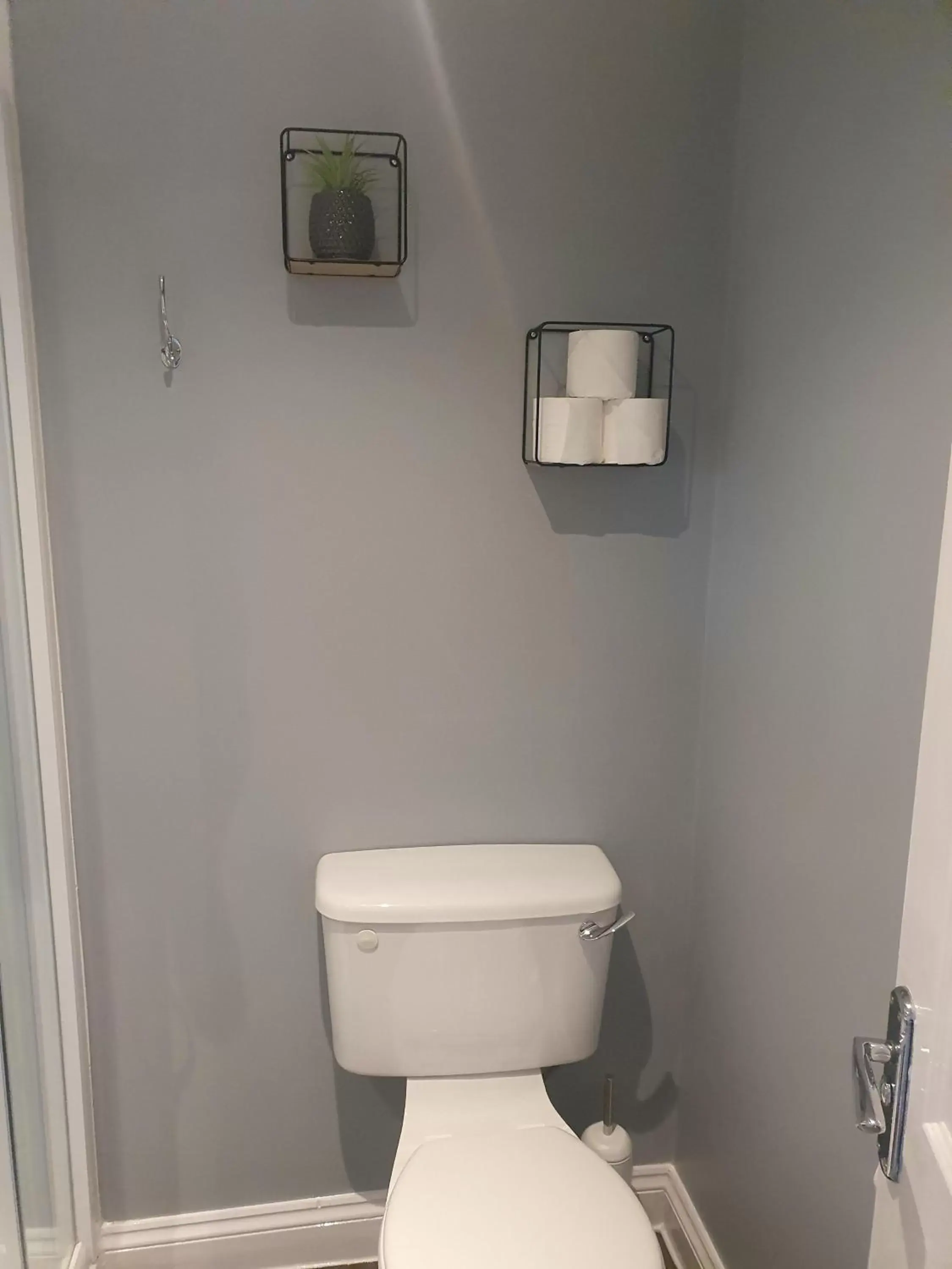 Twin Room with Shower - single occupancy in The Nags Head Twin Room with Shower - single occupancy in The Nags Head