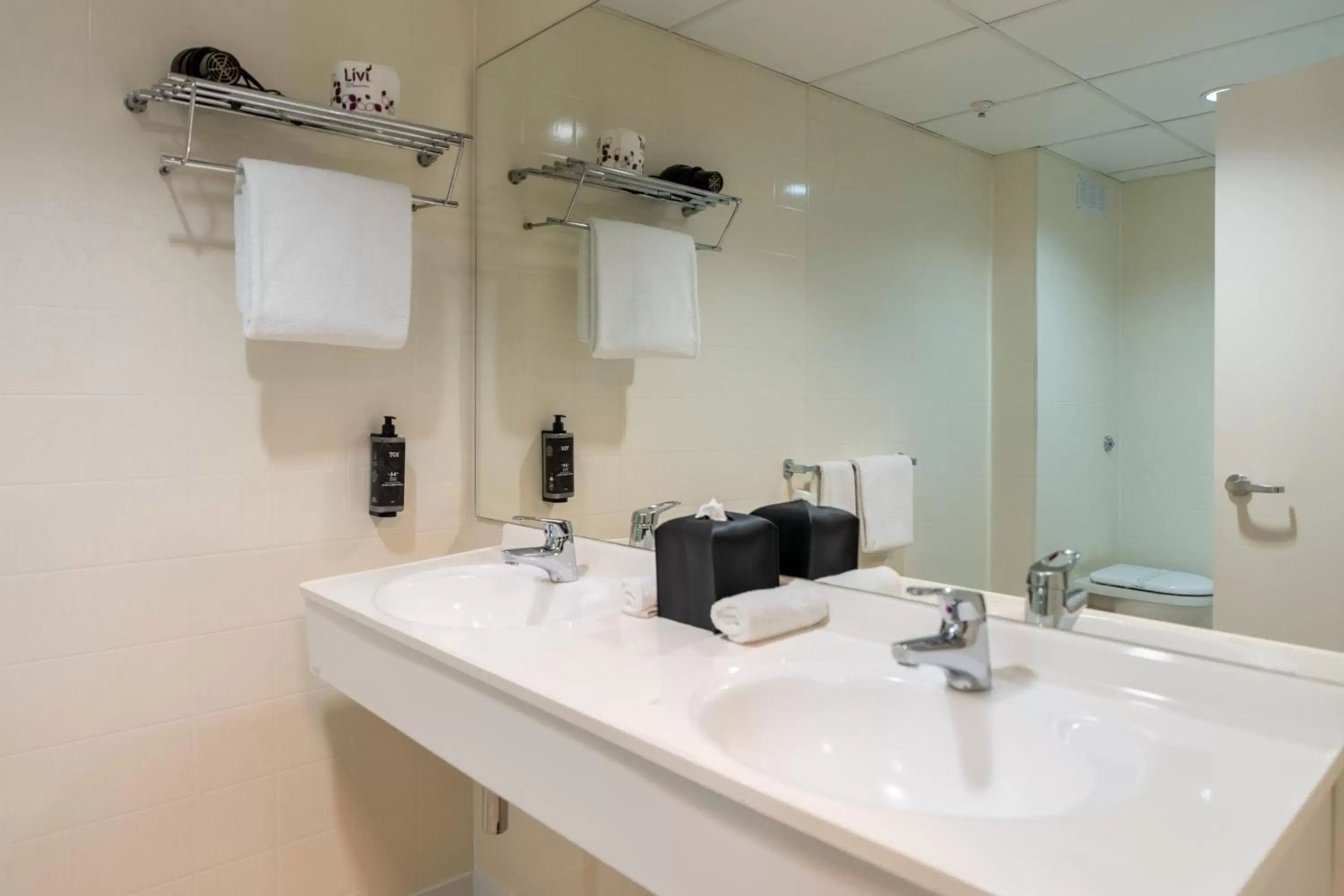 Bathroom in Hotel Armitage and Conference Centre