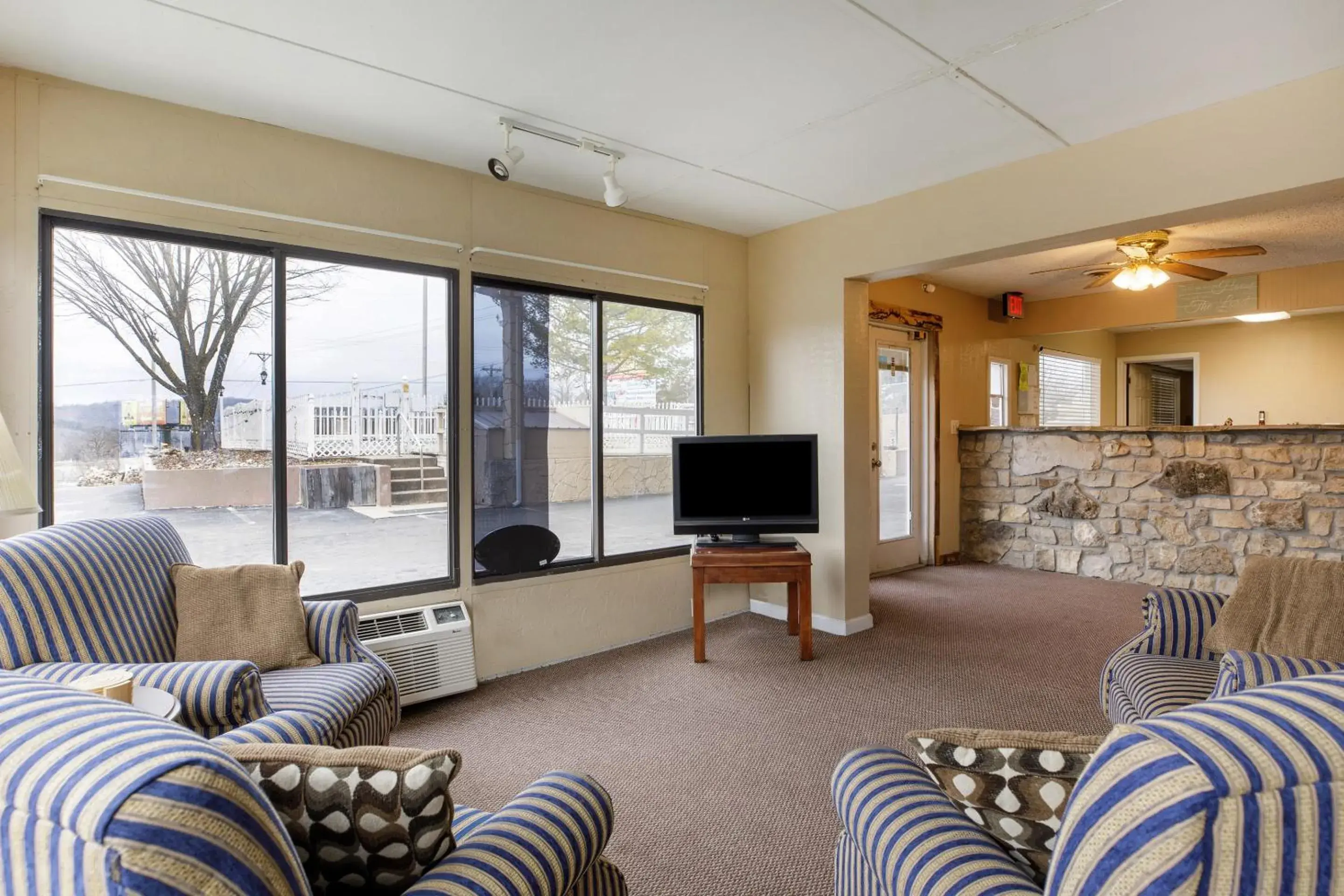 Lobby or reception, Seating Area in OYO Hotel Branson MO-165