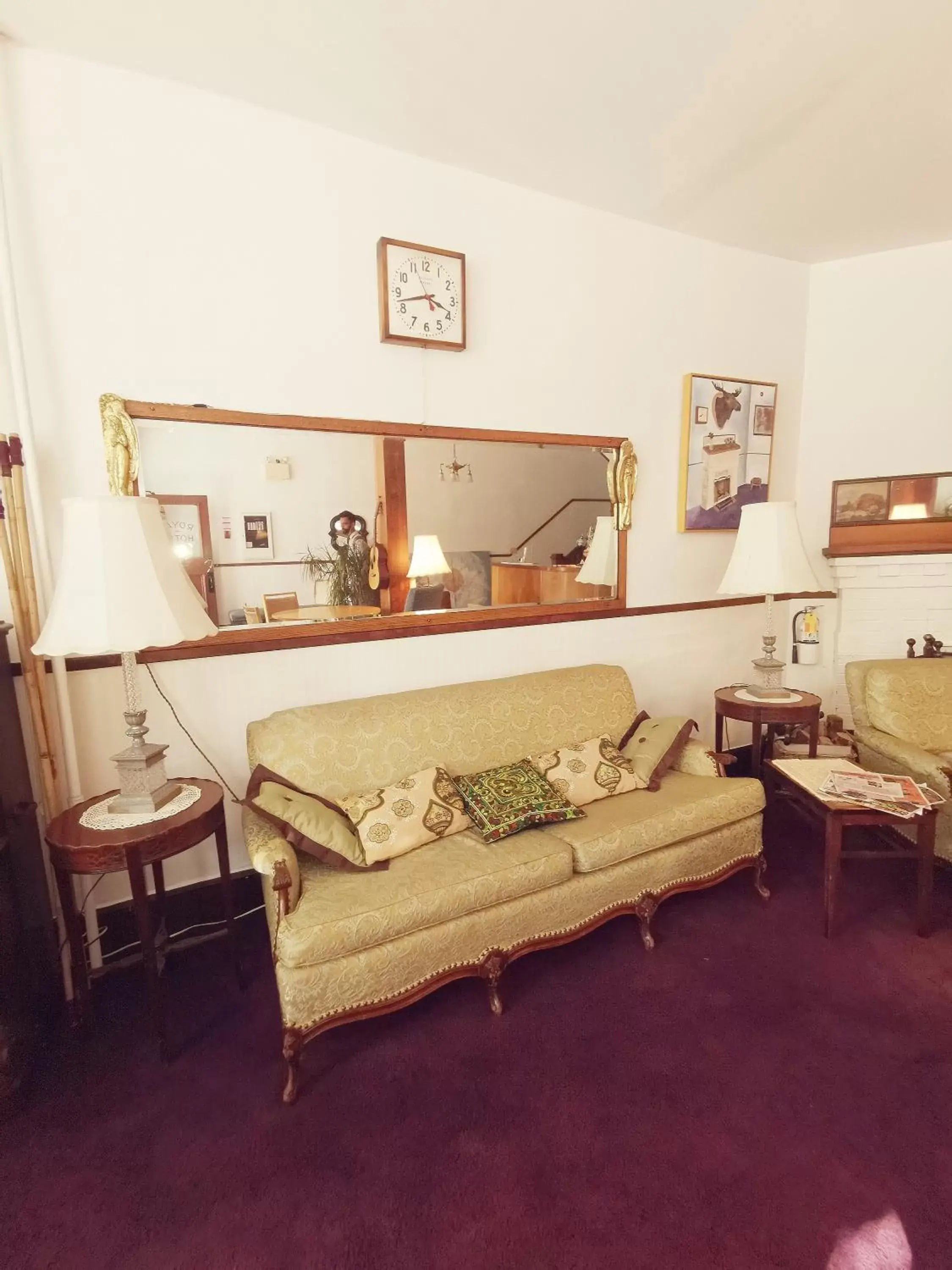 Living room, Seating Area in Royal Hotel