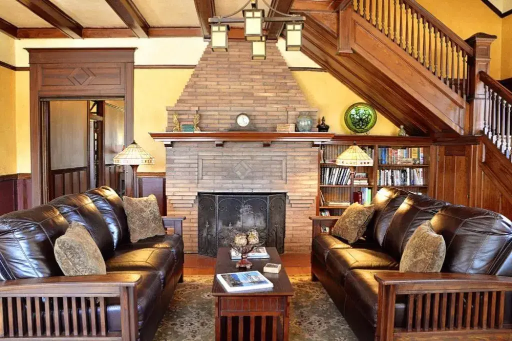 Lobby or reception, Seating Area in Iron Horse Inn