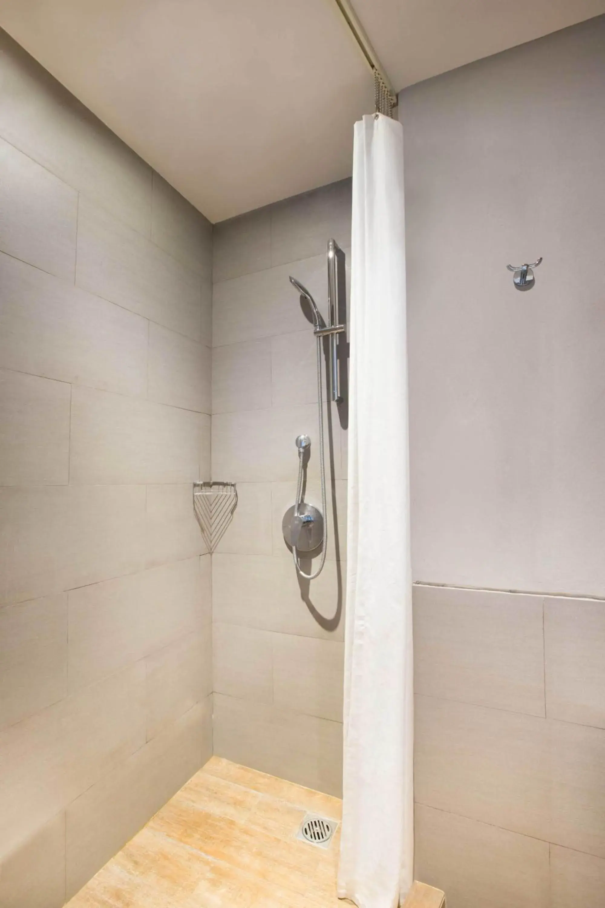 Shower, Bathroom in Batiqa Hotel Cirebon