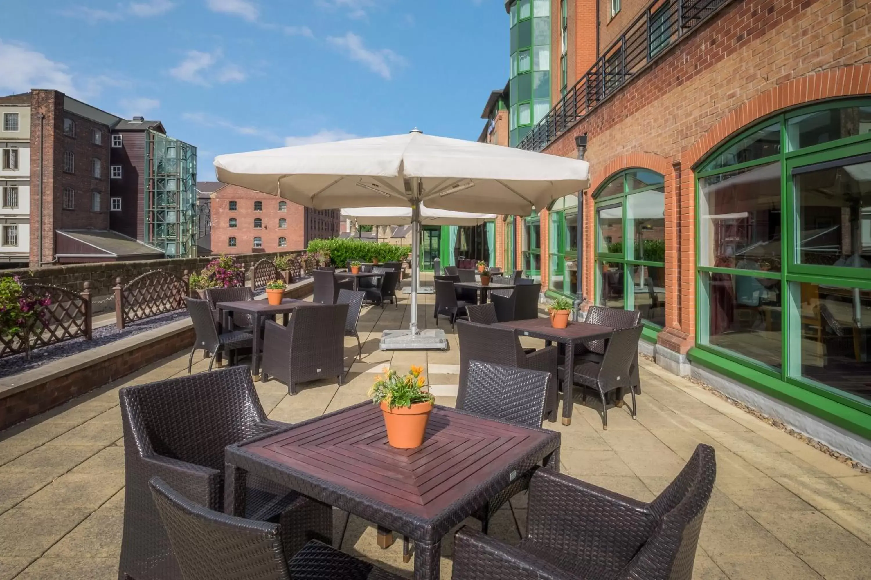 Property building, Restaurant/Places to Eat in Best Western Plus The Quays Hotel Sheffield