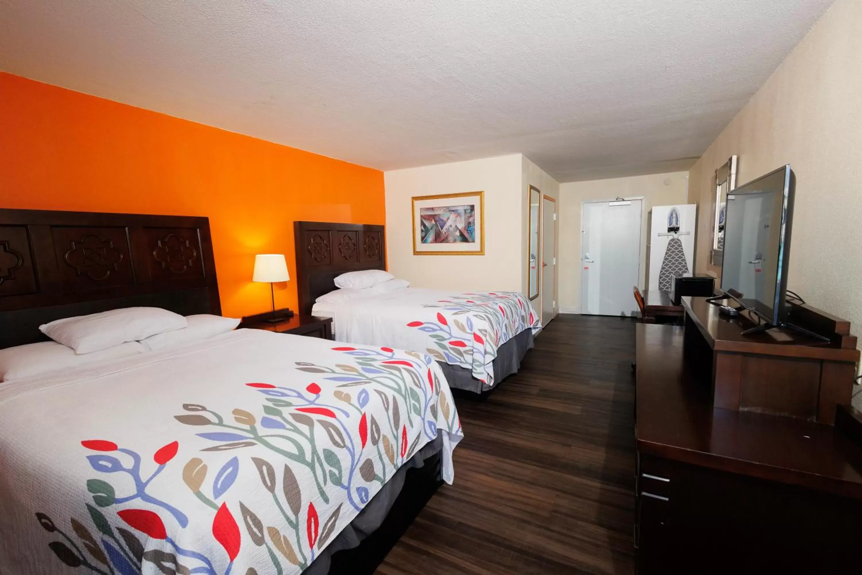 Standard Double Room with Double Beds with Pool View in Garnet Inn & Suites, Orlando Standard Double Room with Double Beds with Pool View in Garnet Inn & Suites, Orlando