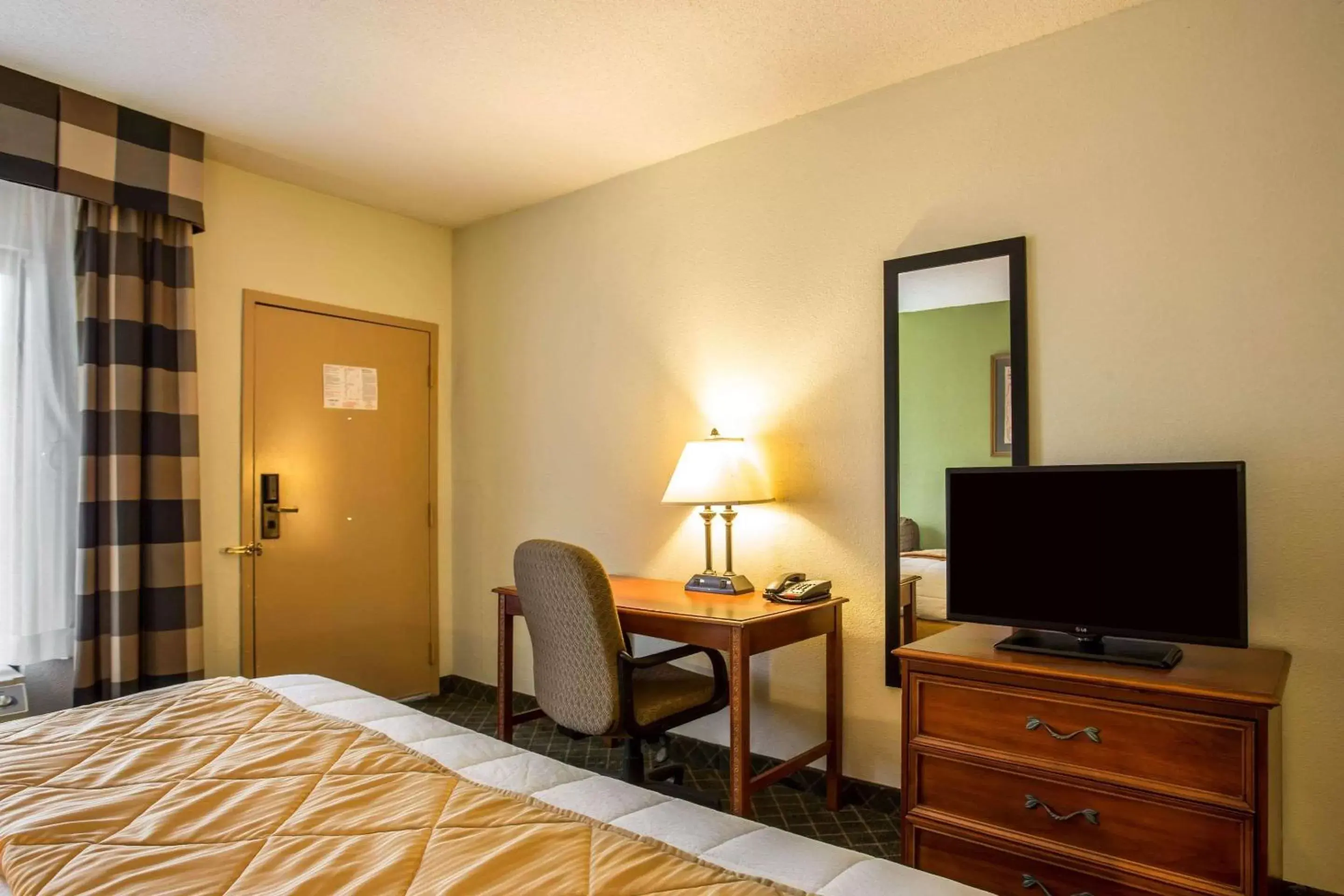 Photo of the whole room, TV/Entertainment Center in Clarion Inn & Suites Aiken