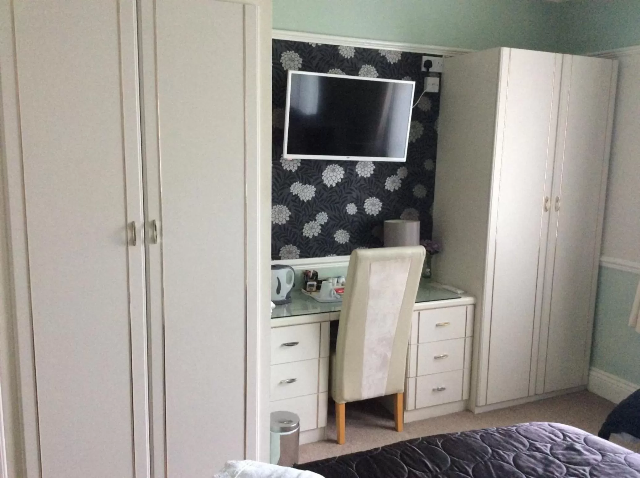 Bed in Alma Lodge Guest House