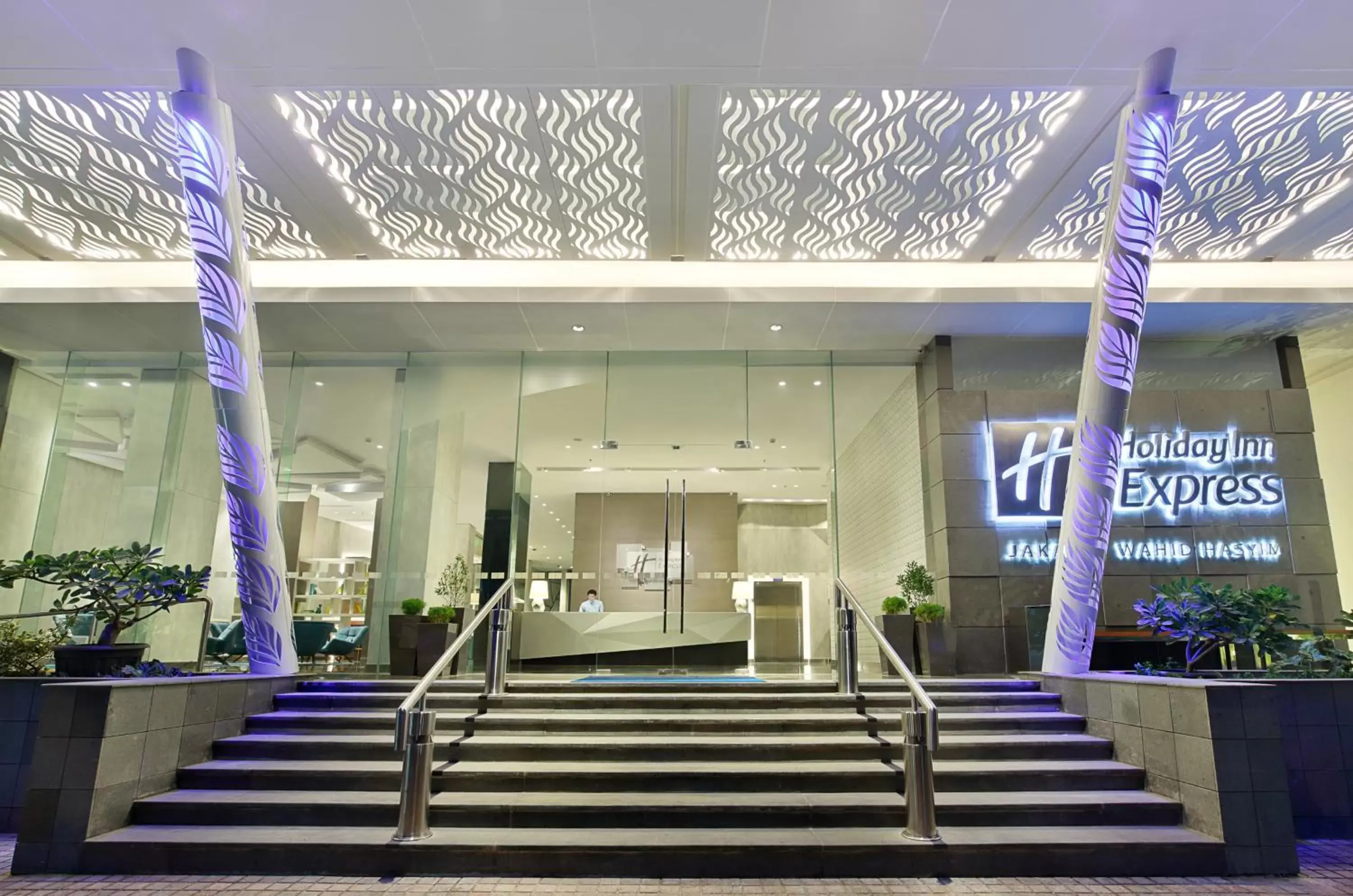 Facade/entrance in Holiday Inn Express Jakarta Wahid Hasyim, an IHG Hotel