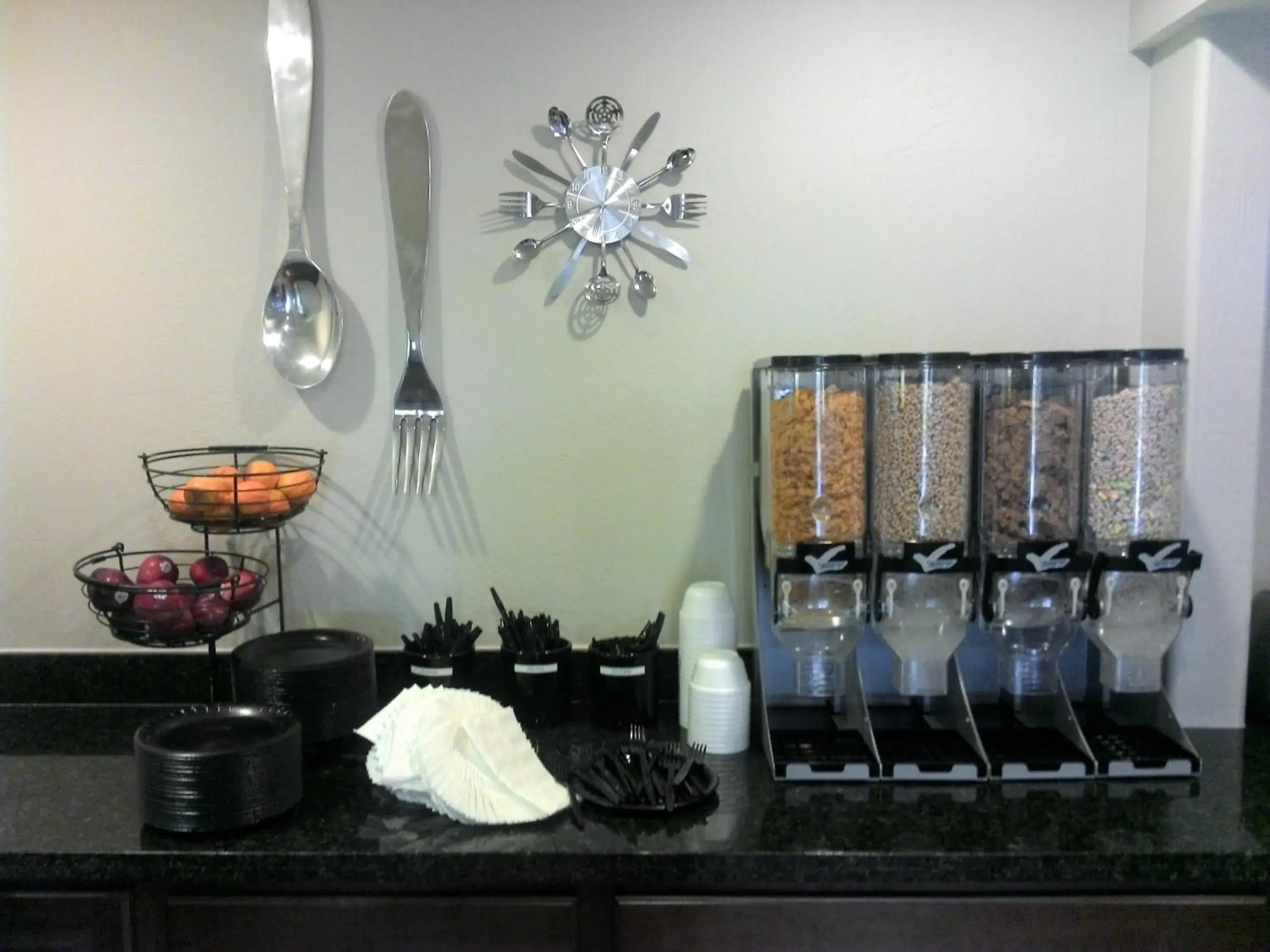 Kitchen or kitchenette in Ramada by Wyndham Tempe/At Arizona Mills Mall