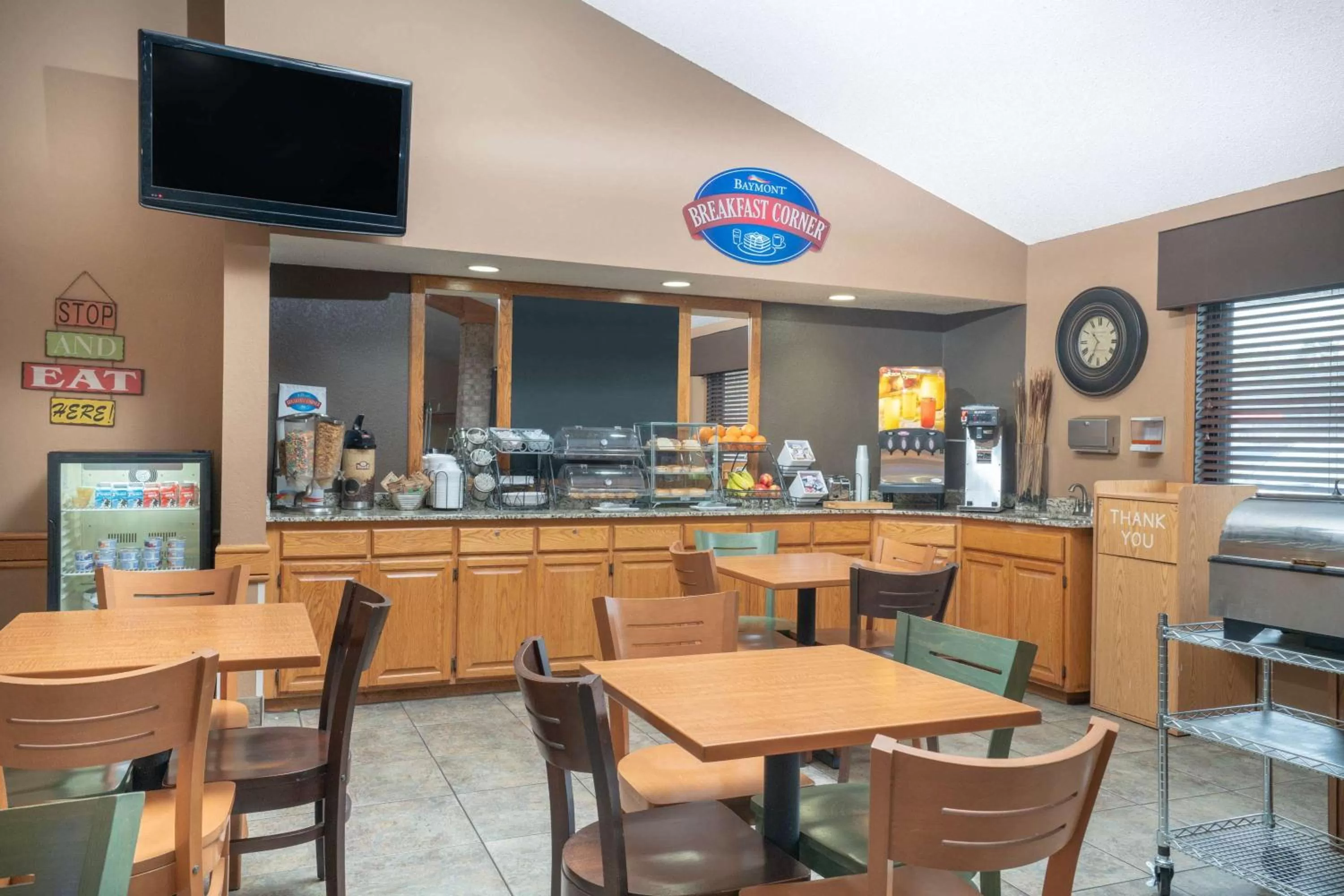 Restaurant/places to eat in Baymont by Wyndham Lakeville
