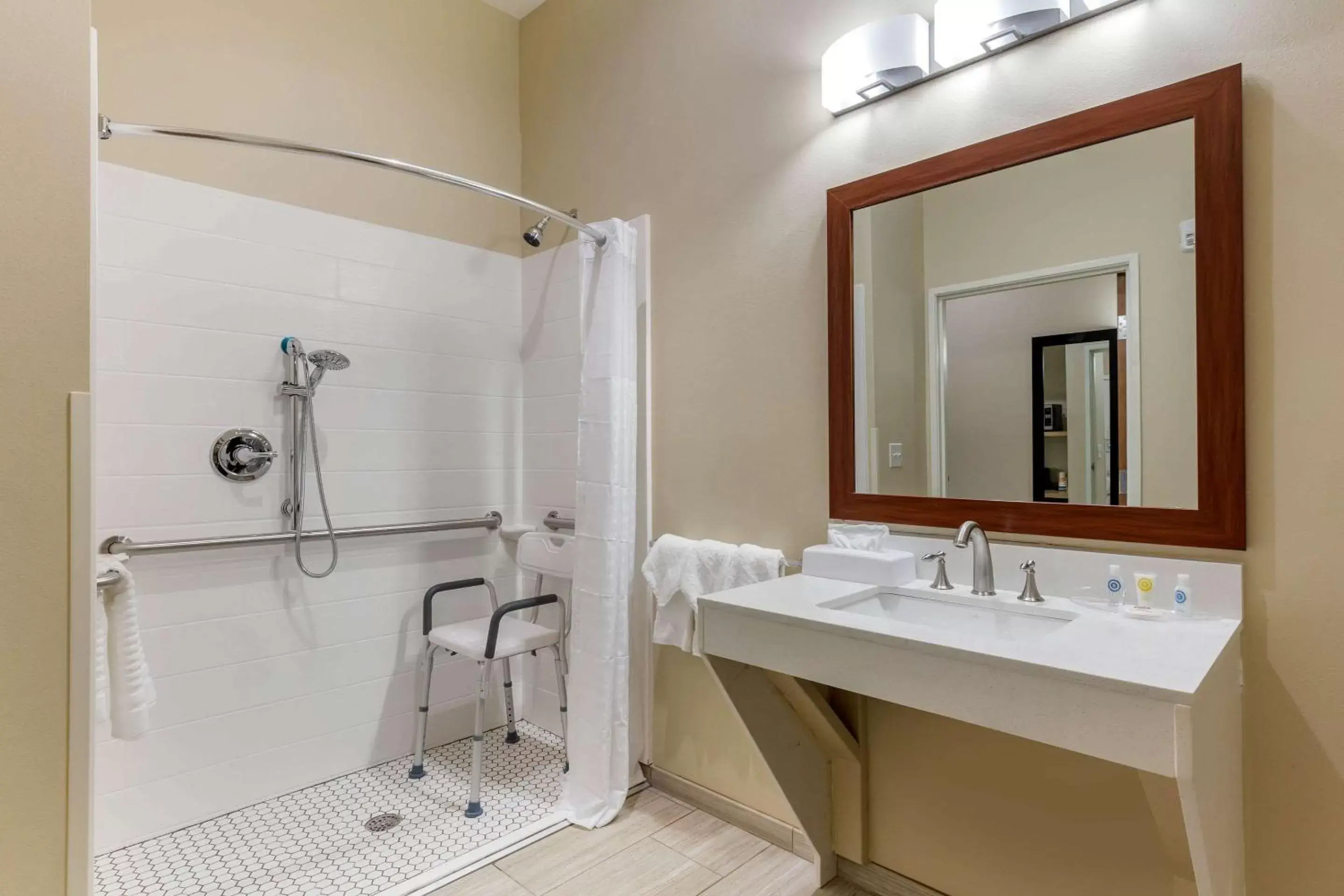 Bathroom in Comfort Suites Greensboro-High Point