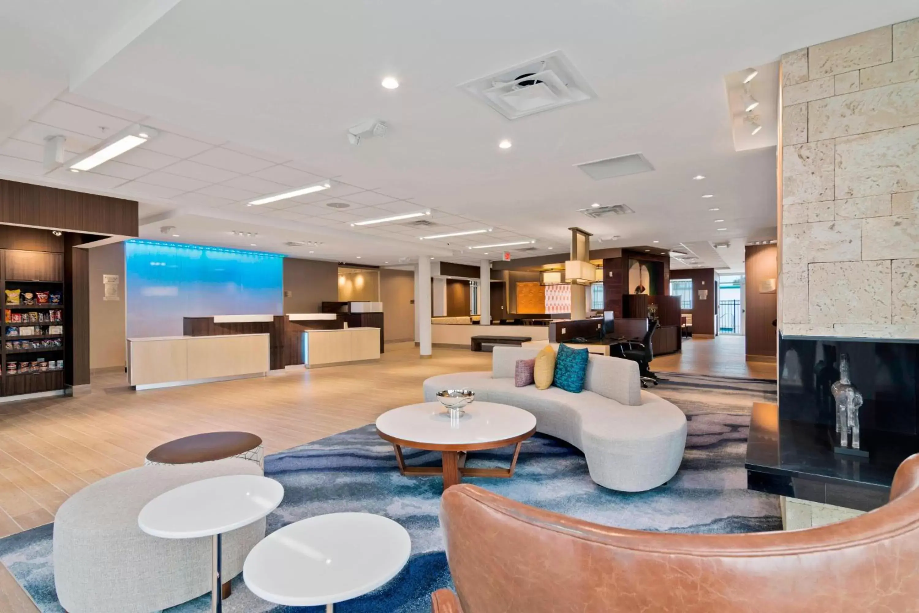 Lobby or reception, Lounge/Bar in Fairfield Inn & Suites by Marriott St Petersburg North