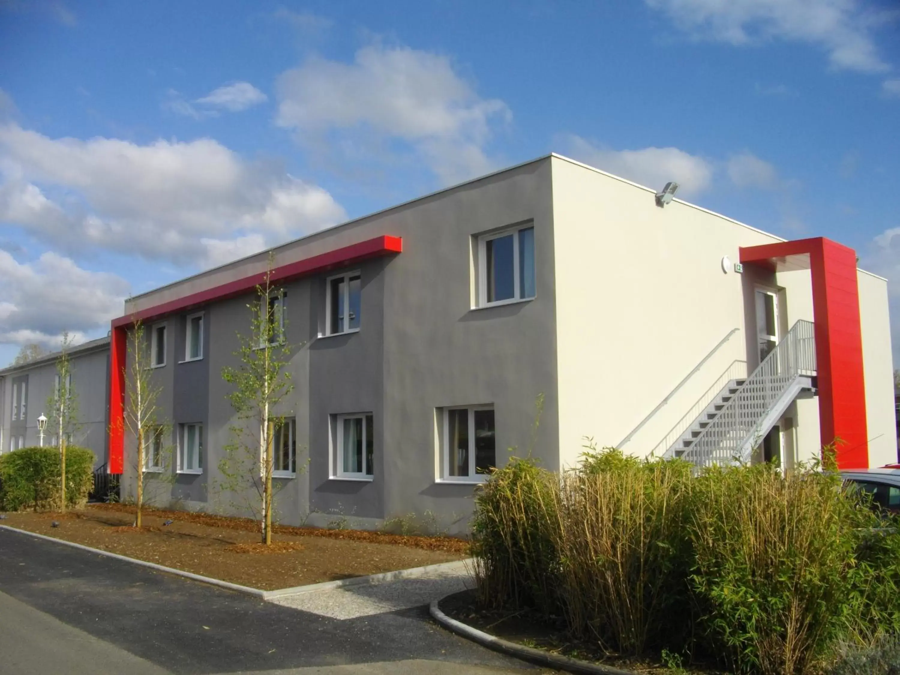 Facade/entrance in ibis Issoire Facade/entrance in ibis Issoire