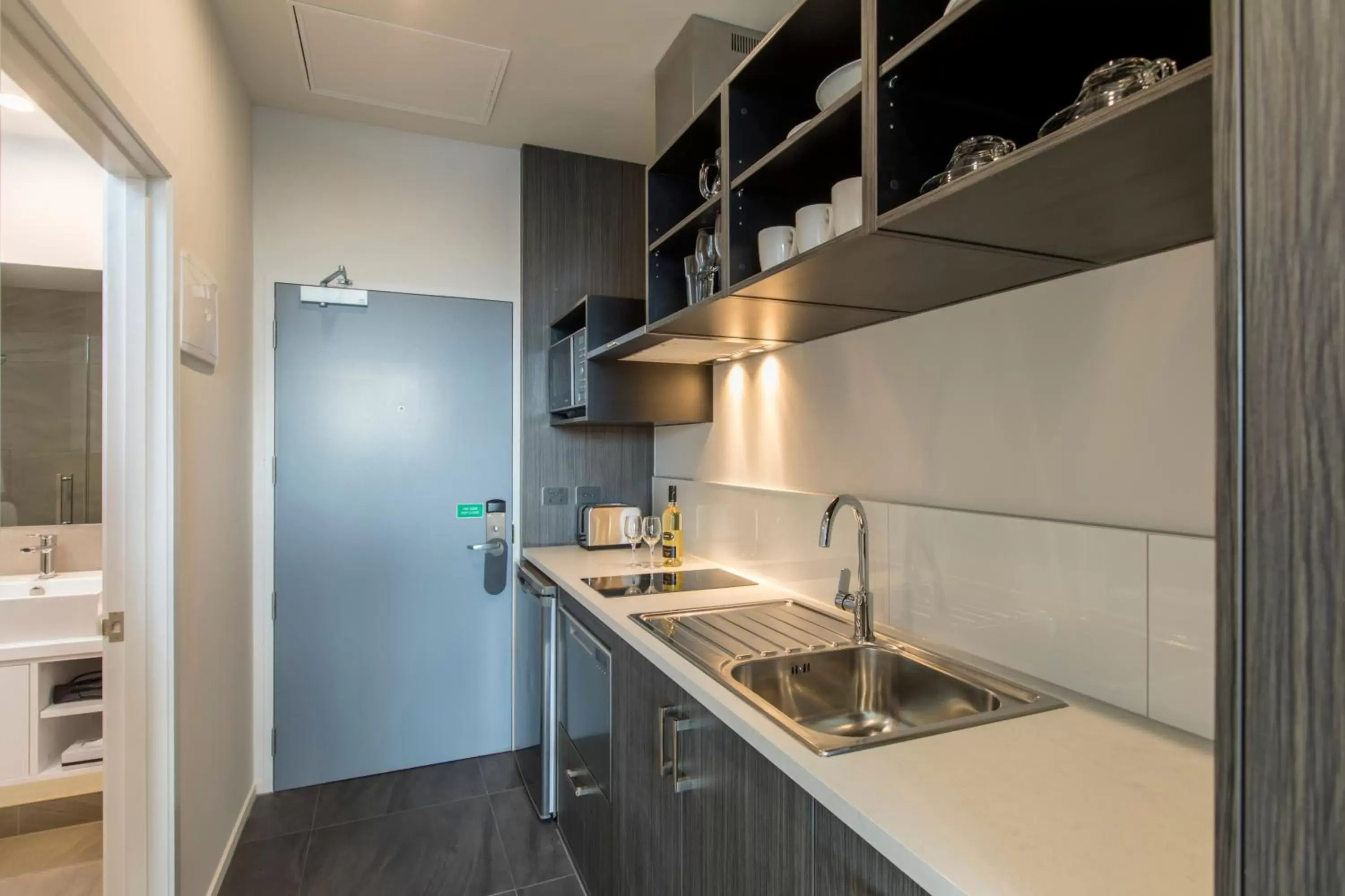 Bathroom, Kitchen/Kitchenette in Quest on Manchester Serviced Apartments