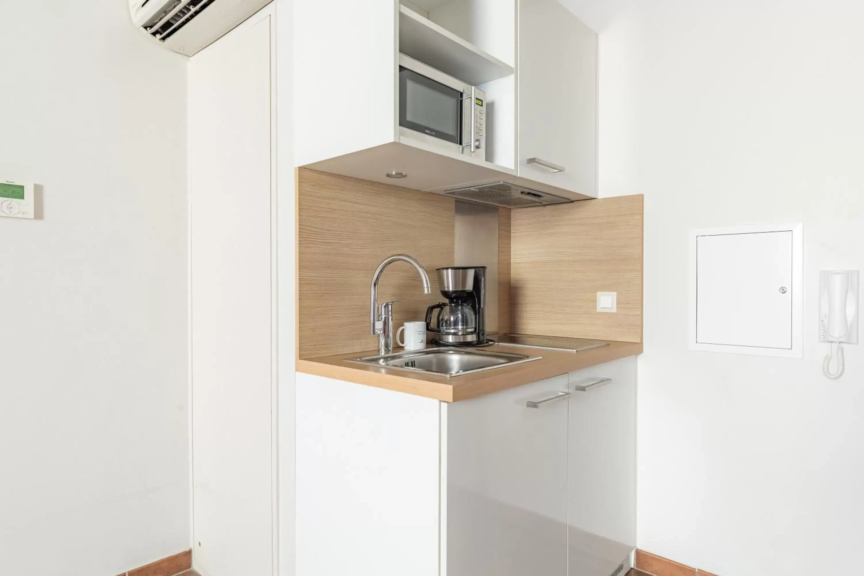 Coffee/tea facilities, Kitchen/Kitchenette in AppartCity Confort Bordeaux Chartrons