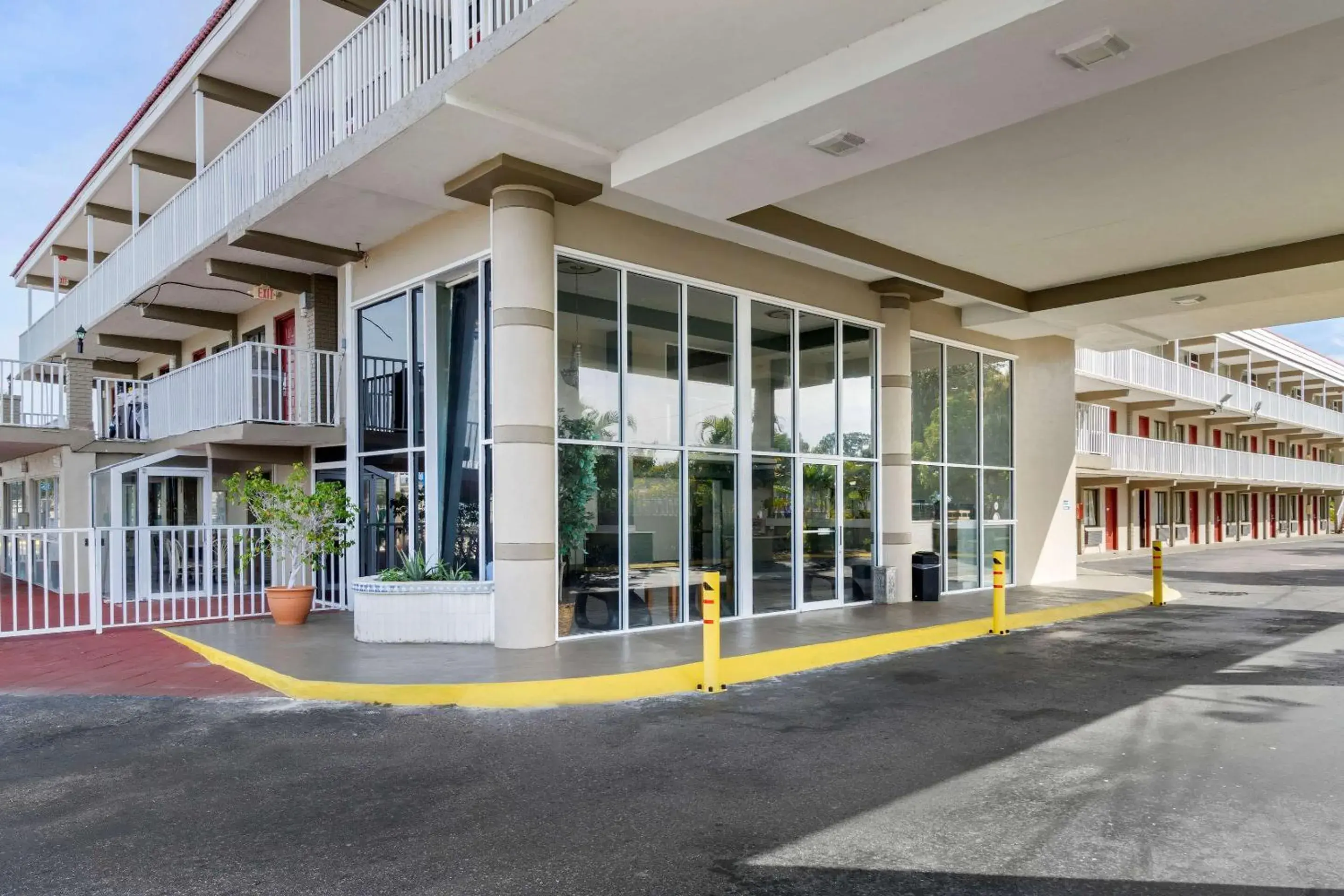 Property building in Rodeway Inn Clearwater-Largo Property building in Rodeway Inn Clearwater-Largo