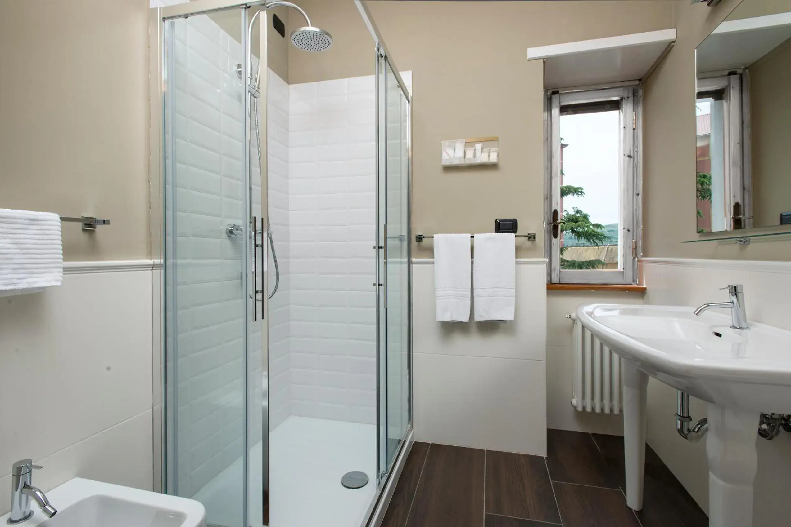 Bathroom in Ambasciatori Place Hotel