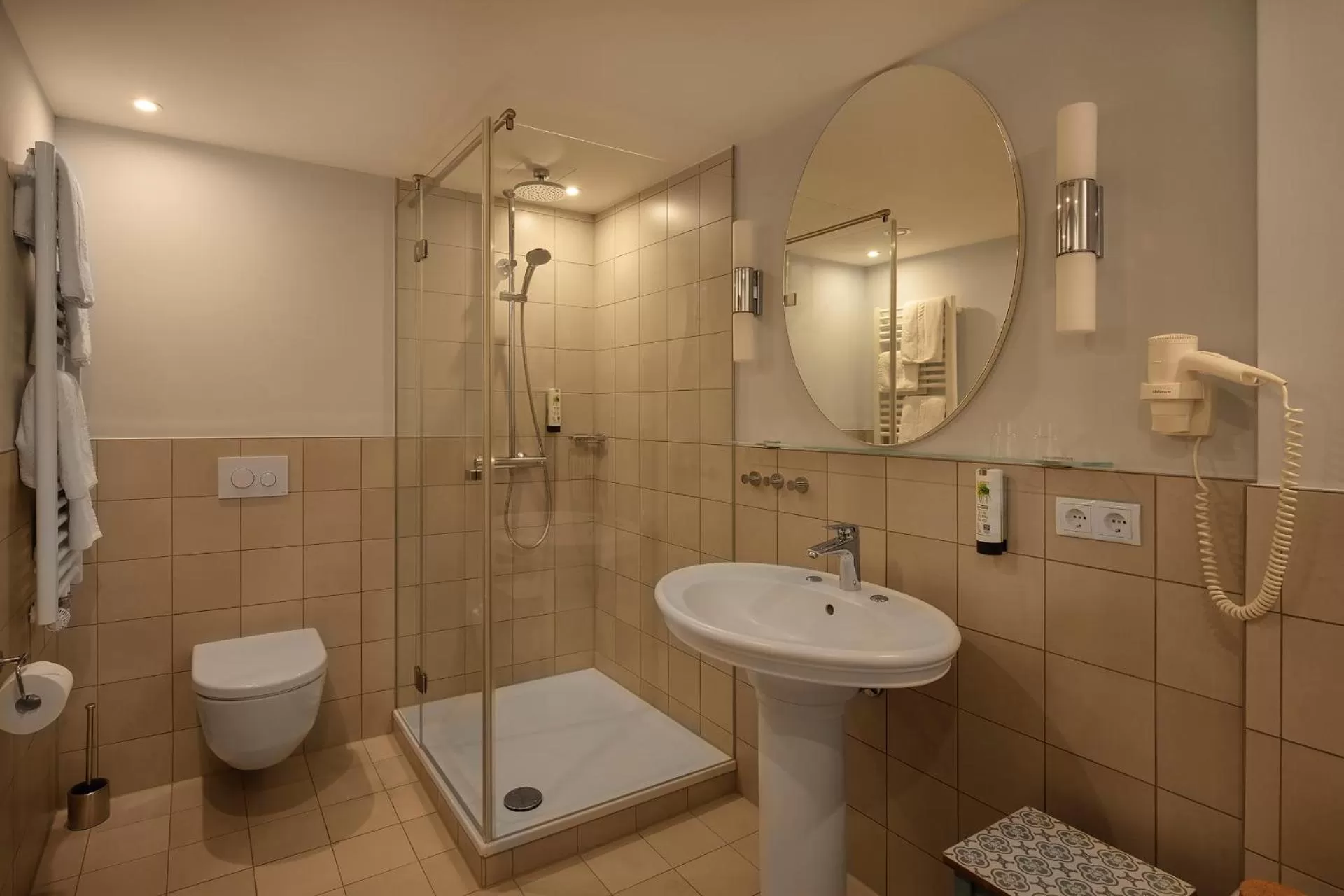 Shower in ApartHotel Rose