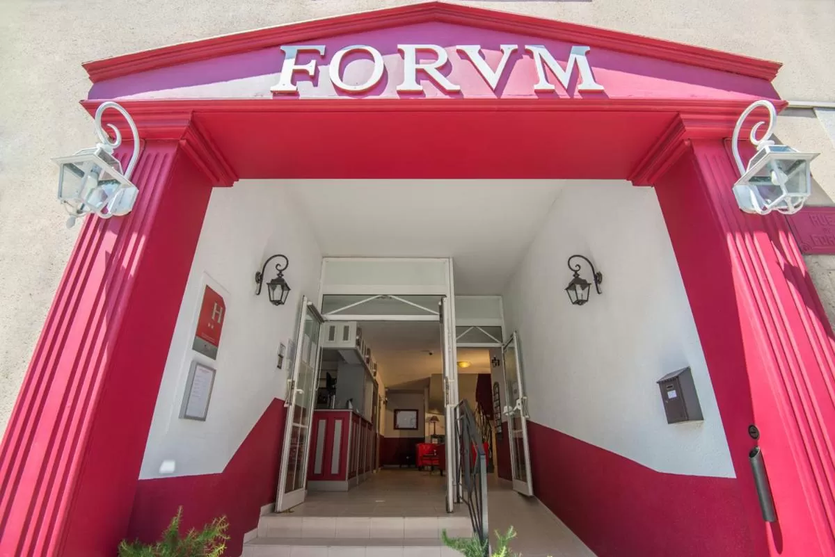 Facade/entrance in Hotel du Forum