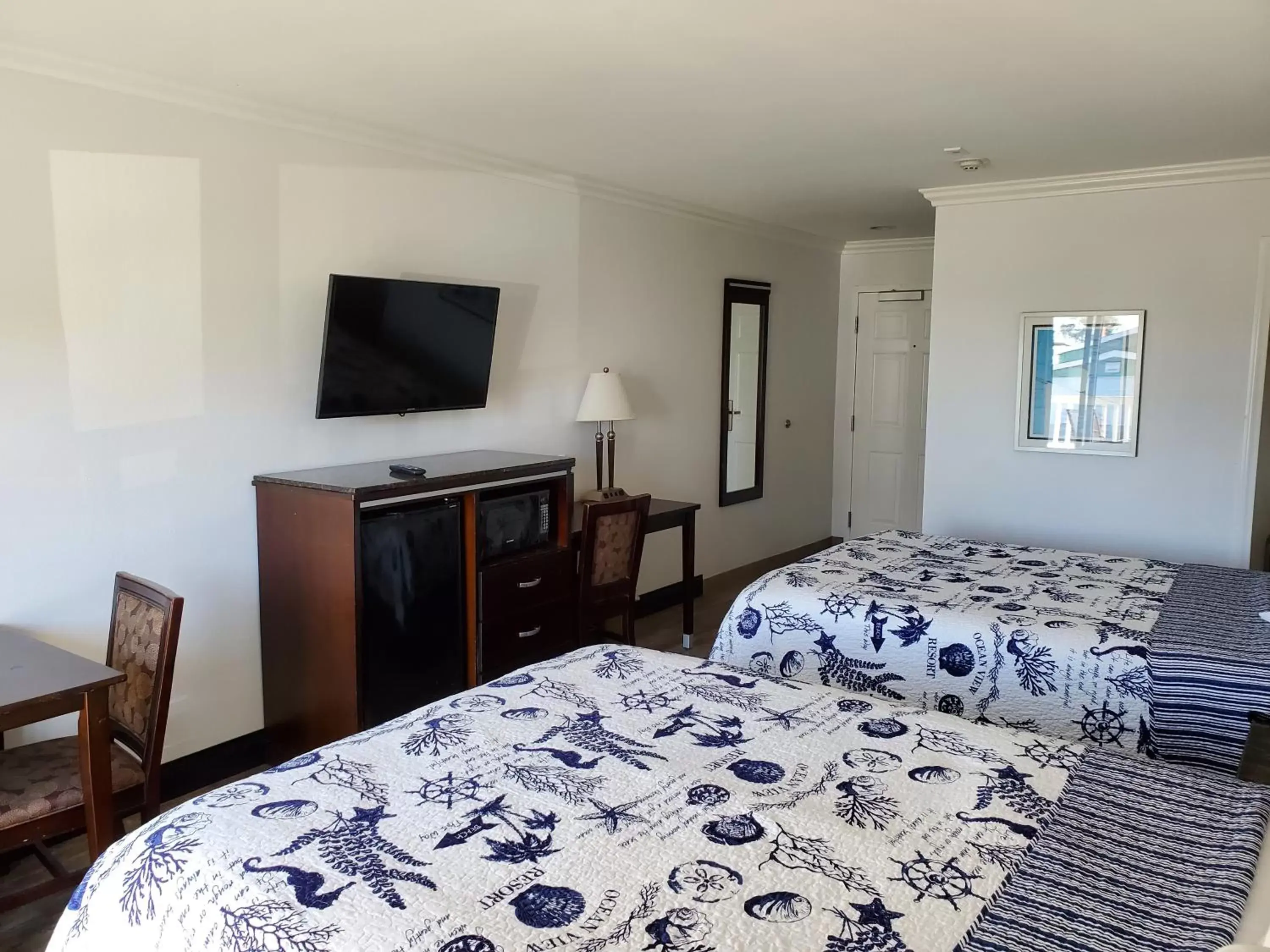 Bedroom in Ocean Surf Inn & Suites