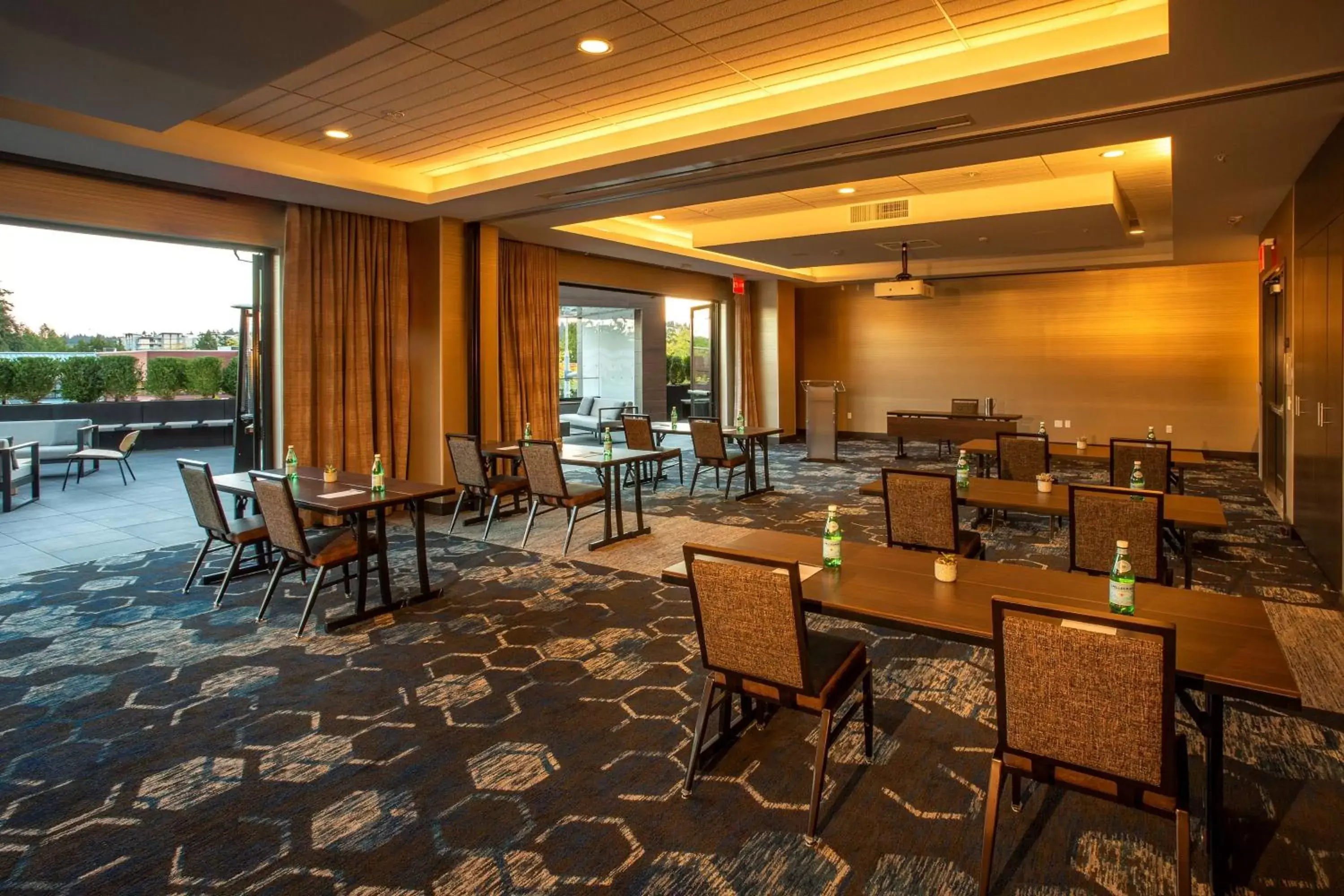 Meeting/conference room, Restaurant/Places to Eat in Hilton Garden Inn Redmond Town Center, Wa