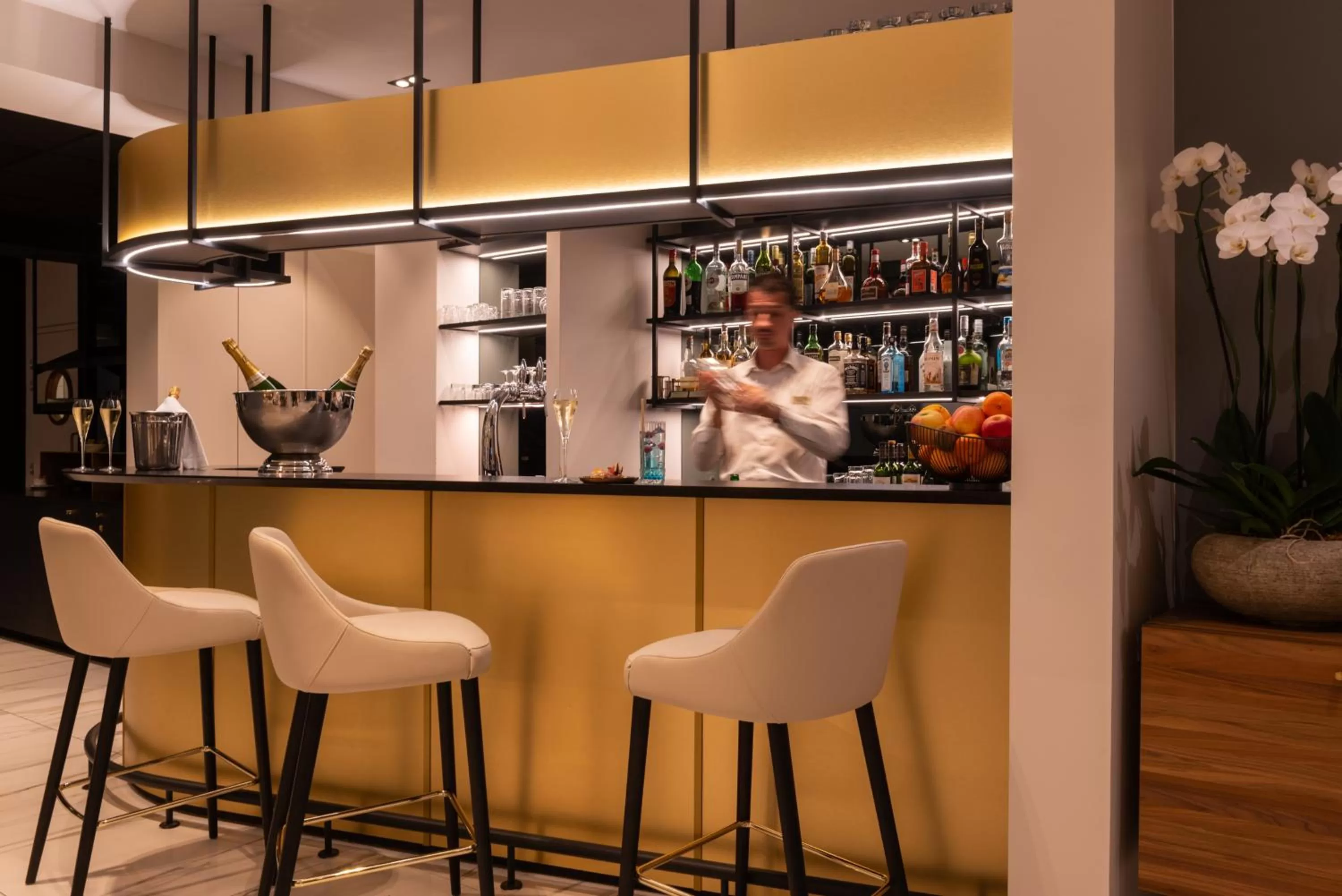 Lounge or bar in L'Amirauté Brest