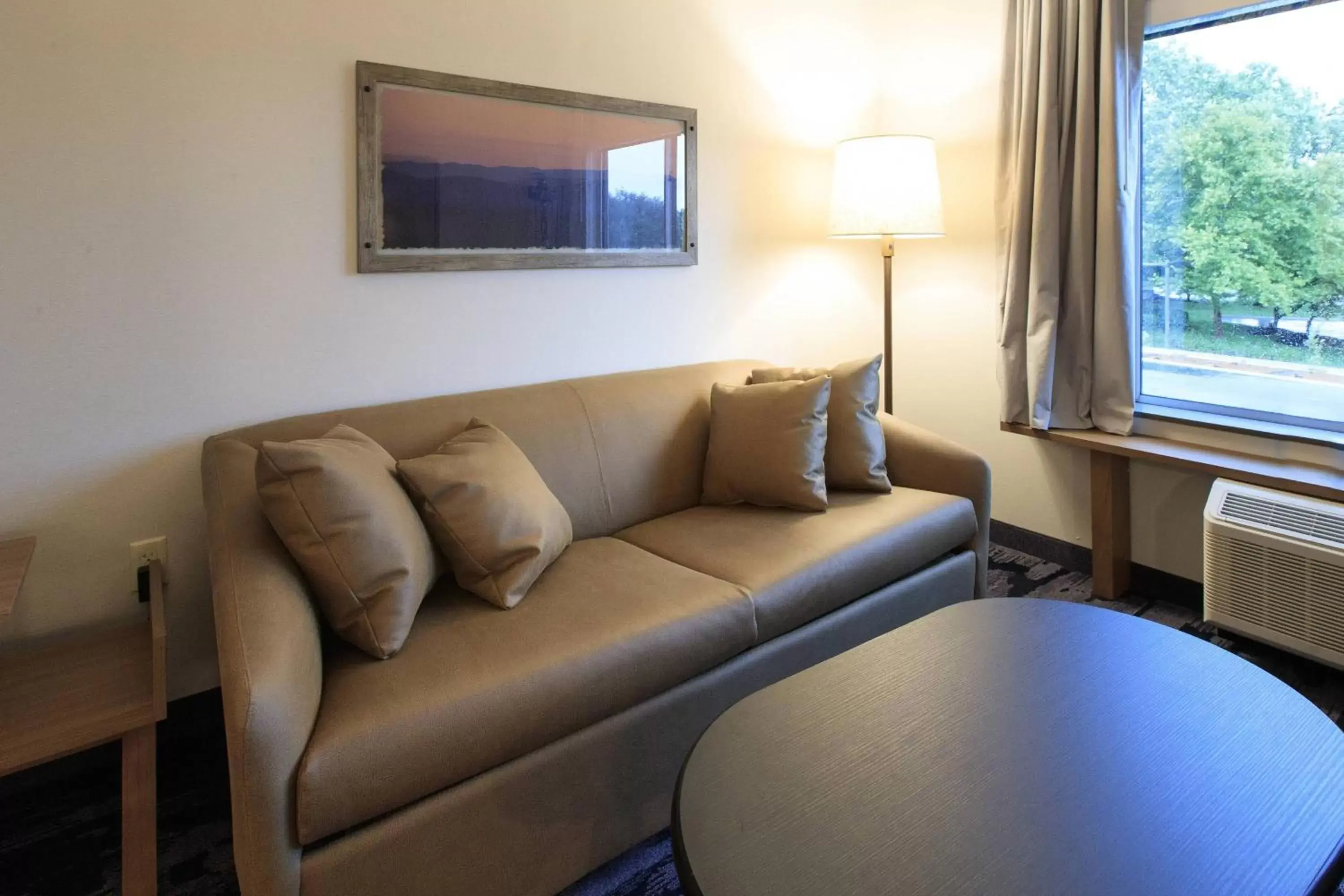 Photo of the whole room, Seating Area in Fairfield Inn & Suites by Marriott Philadelphia Valley Forge/Great Valley