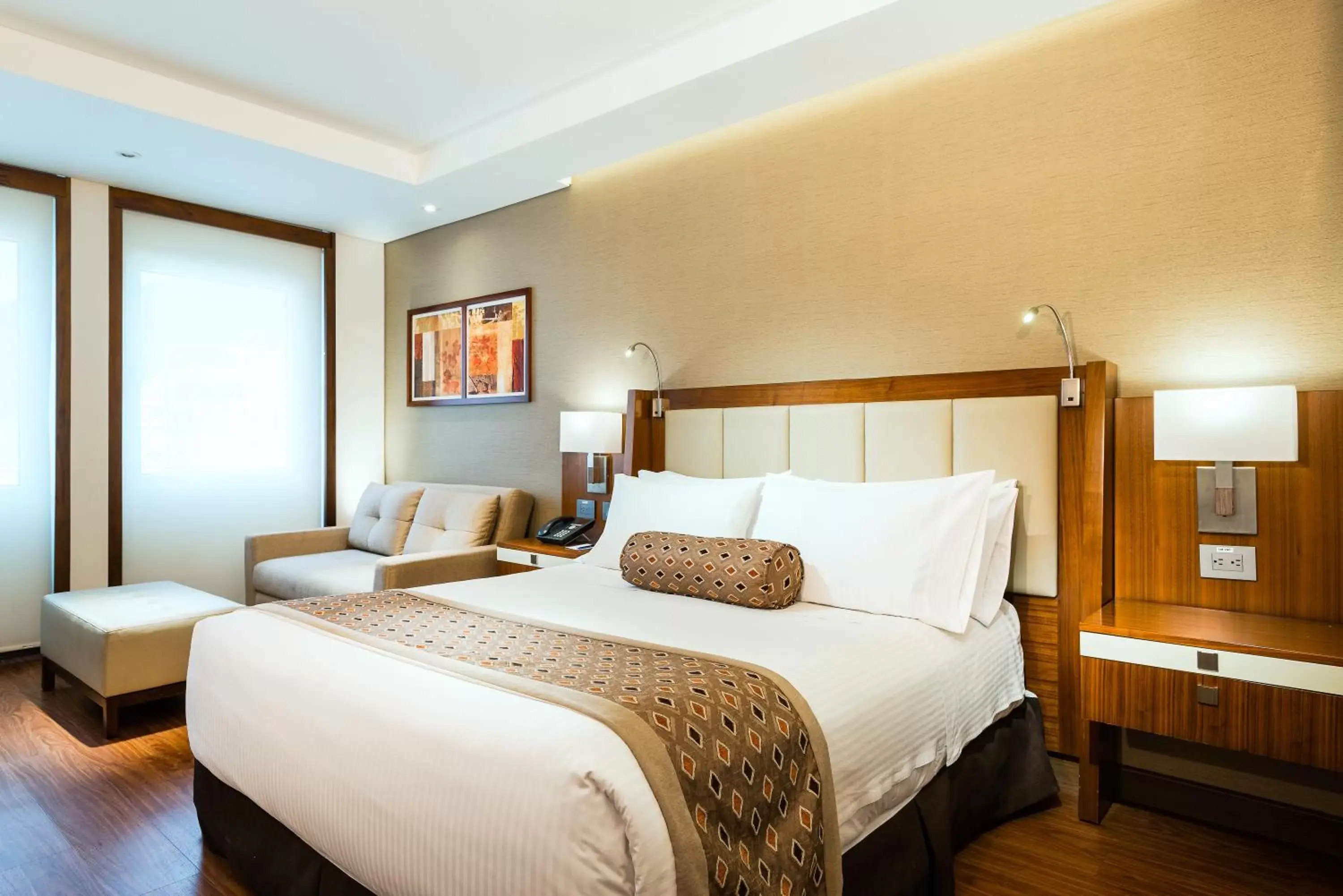 Bedroom, Bed in Hotel Dann Carlton Bogota