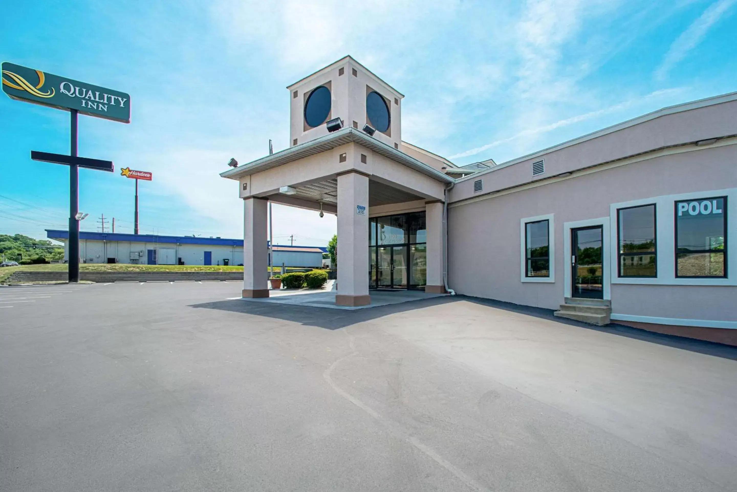 Property building in Quality Inn Near Six Flags St. Louis