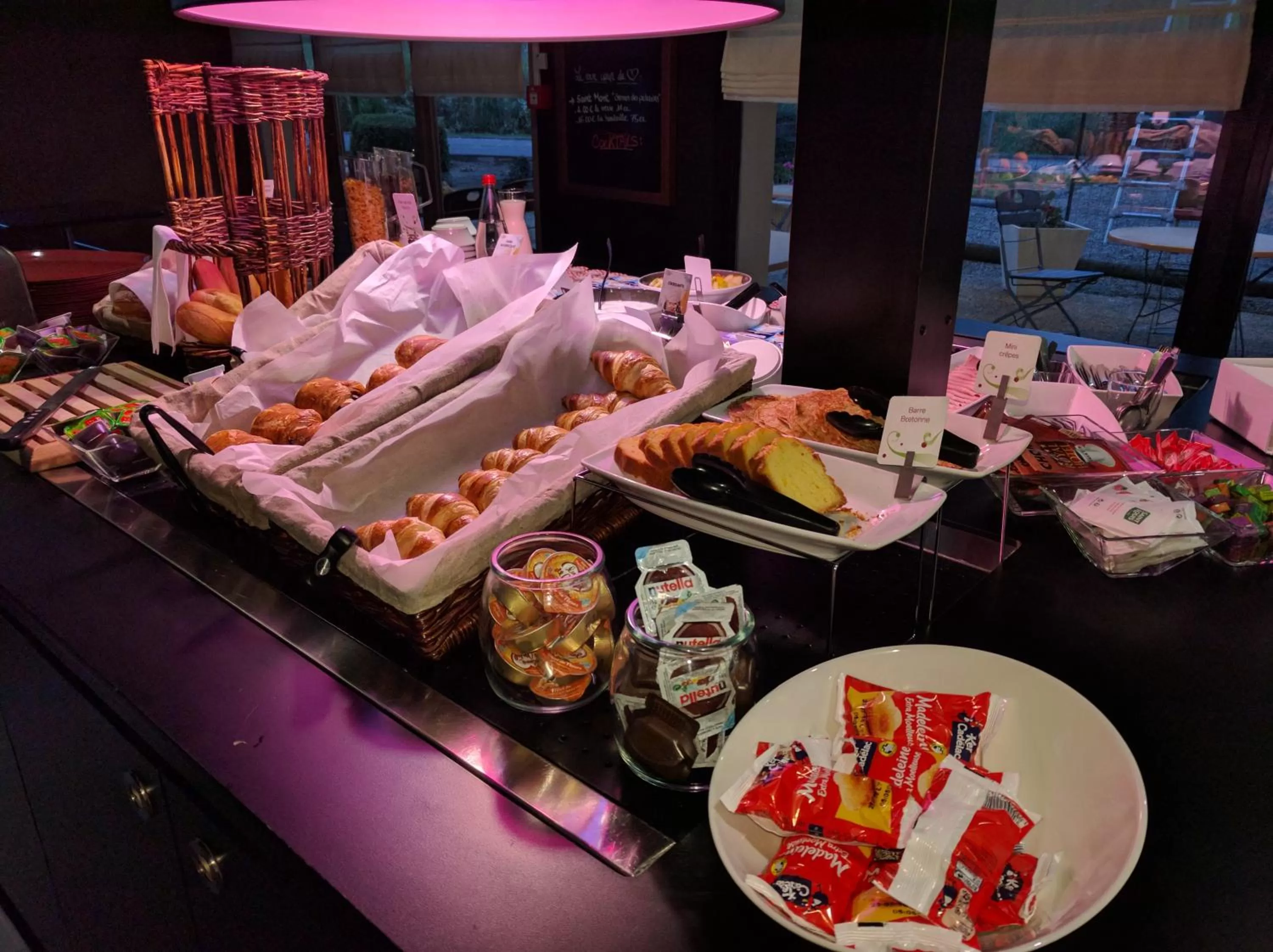 Buffet breakfast in Campanile Hôtel Auch