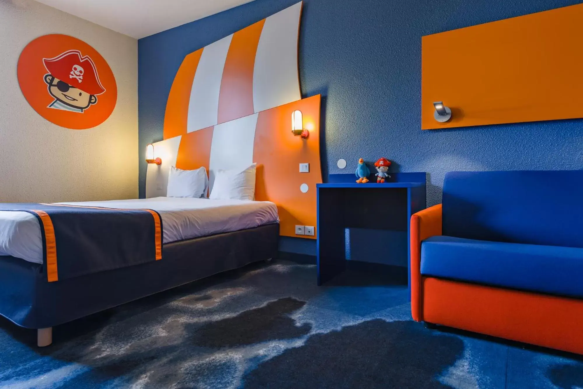 Bedroom, Bed in Explorers Hotel Marne-la-Vallée