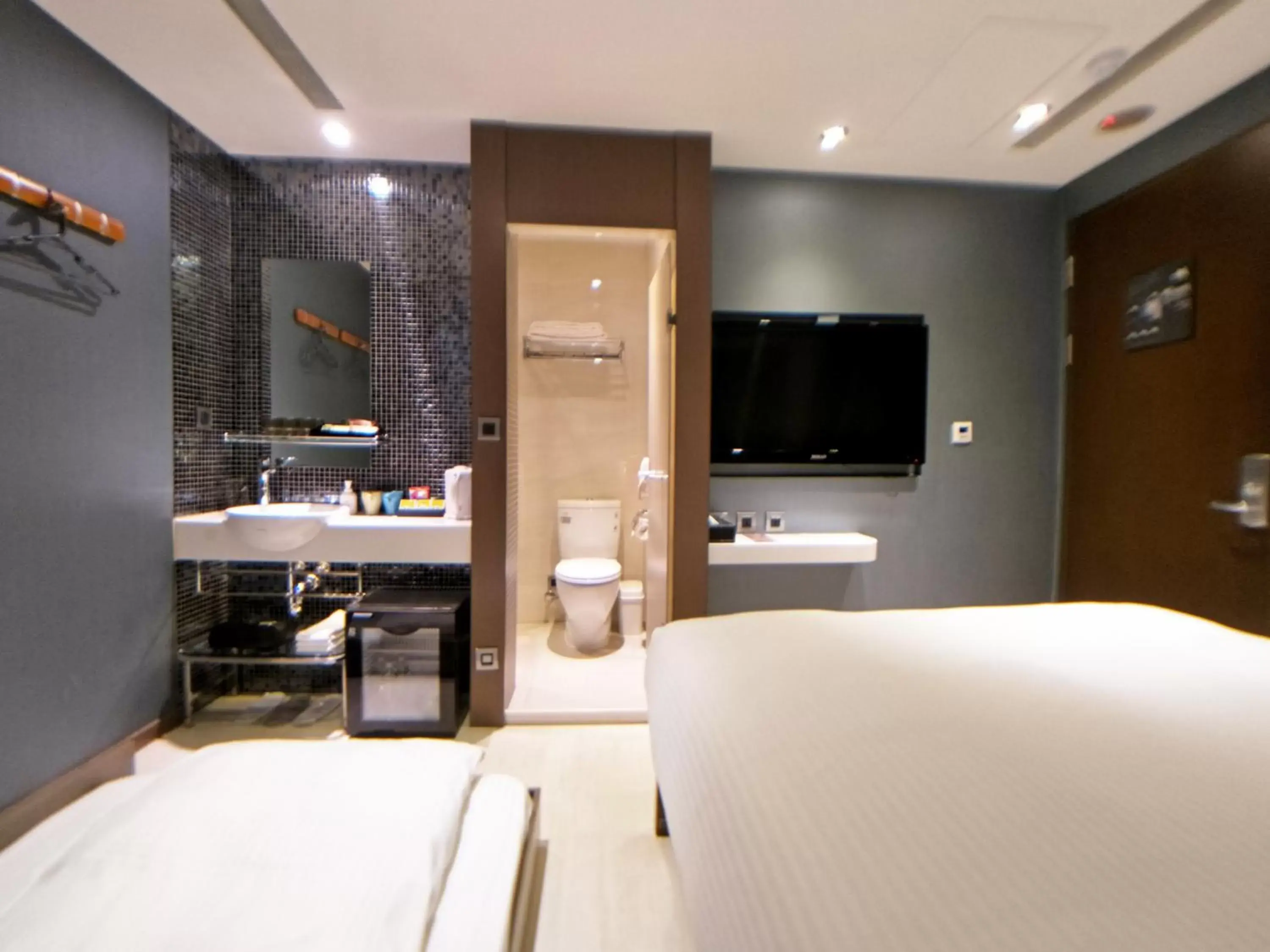 Bedroom, TV/Entertainment Center in Beauty Hotels Taipei - Hotel B6