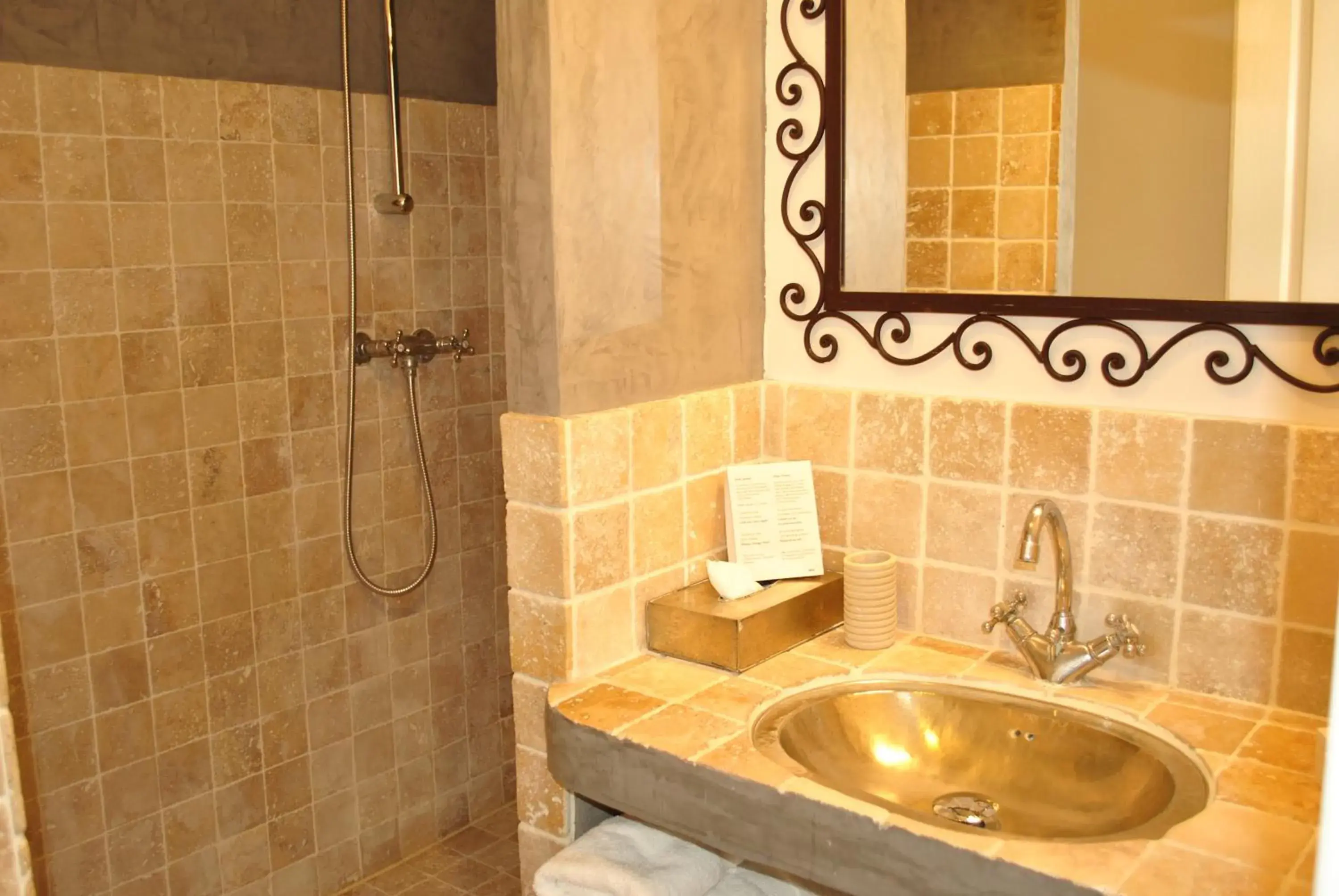 Bathroom in Le Ryad Boutique Hotel