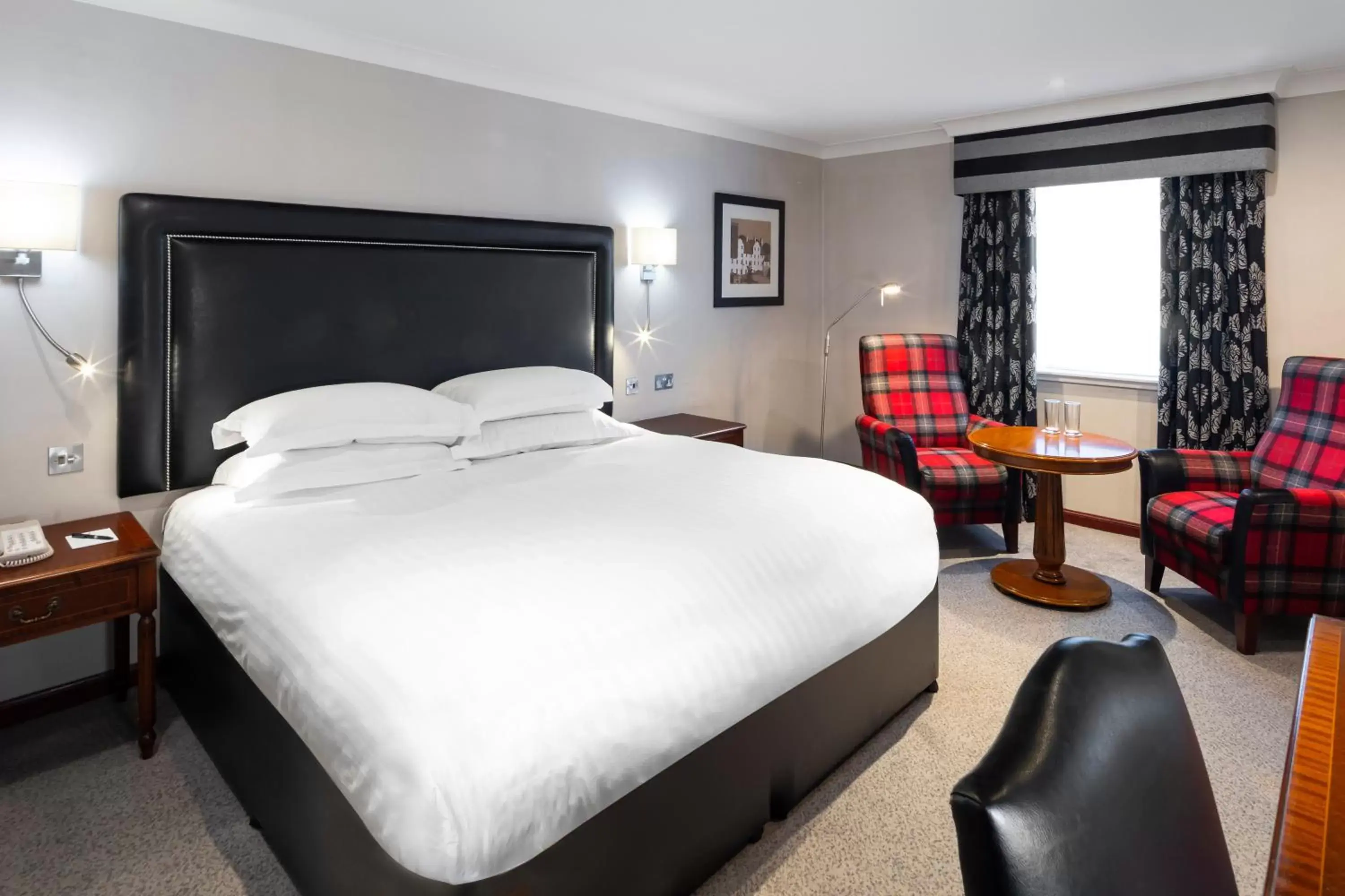 Bedroom, Bed in Edinburgh Holyrood Hotel