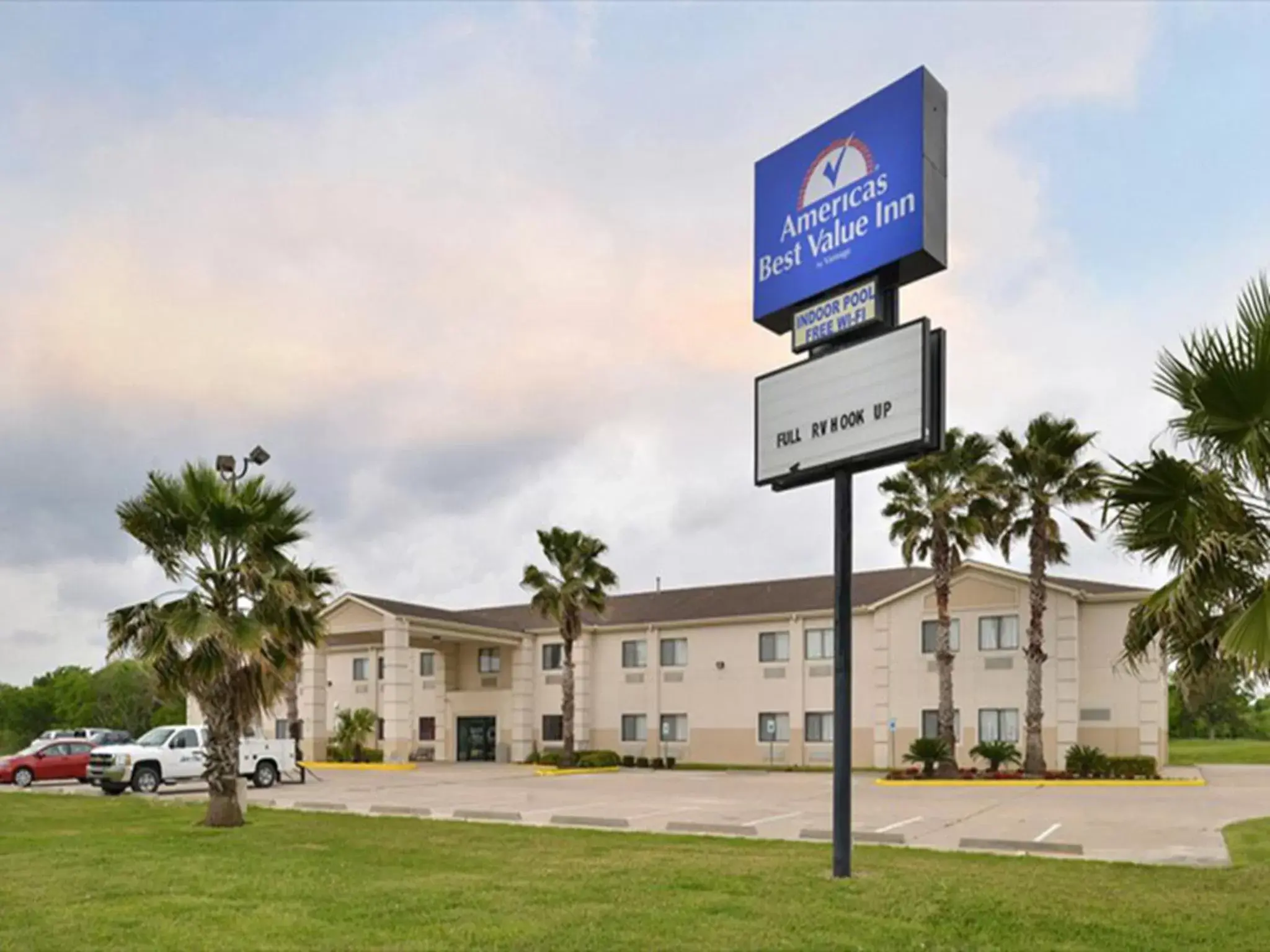 Facade/entrance, Property Building in Americas Best Value Inn Somerville Texas