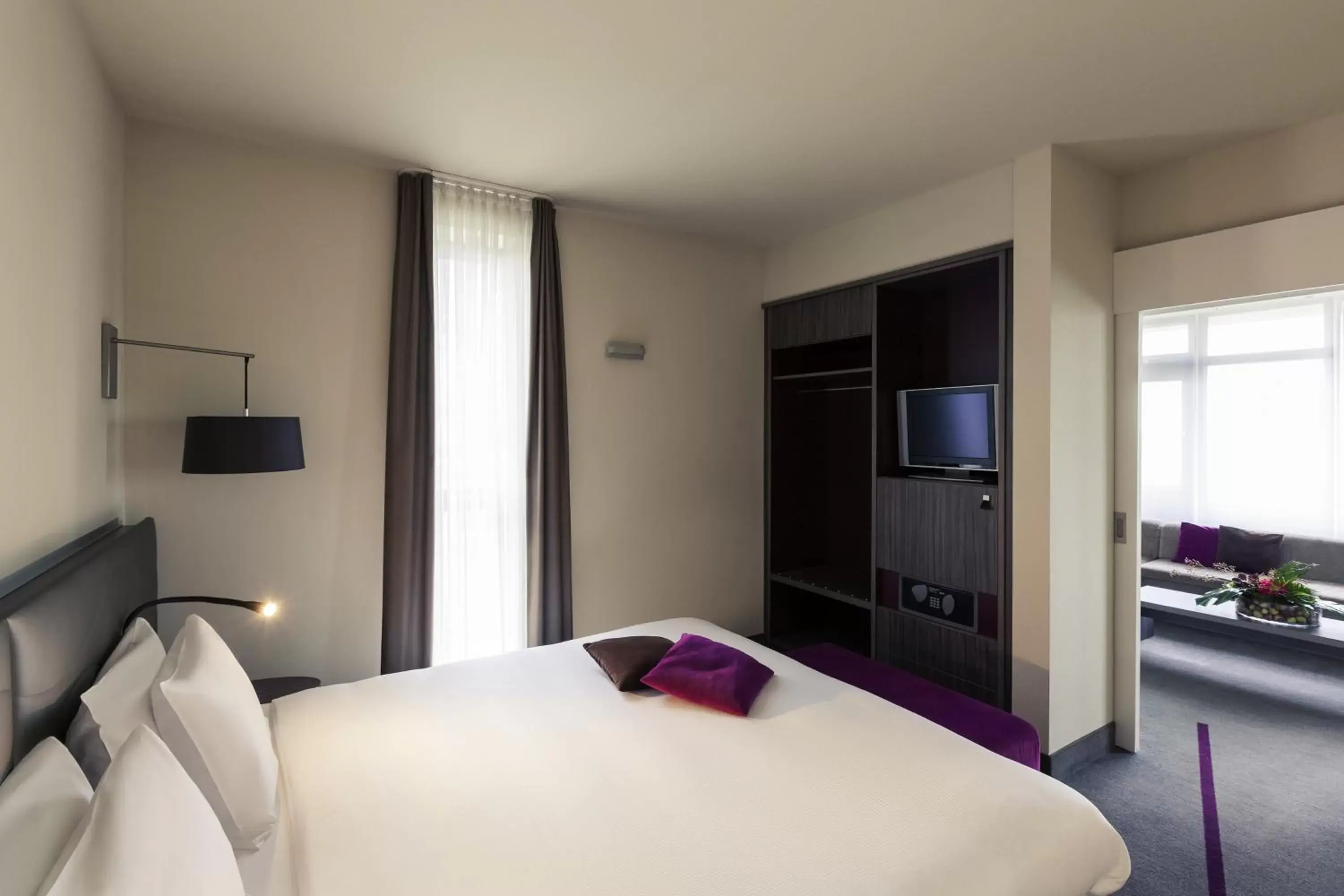 Bedroom, Bed in Mercure Hotel Groningen Martiniplaza