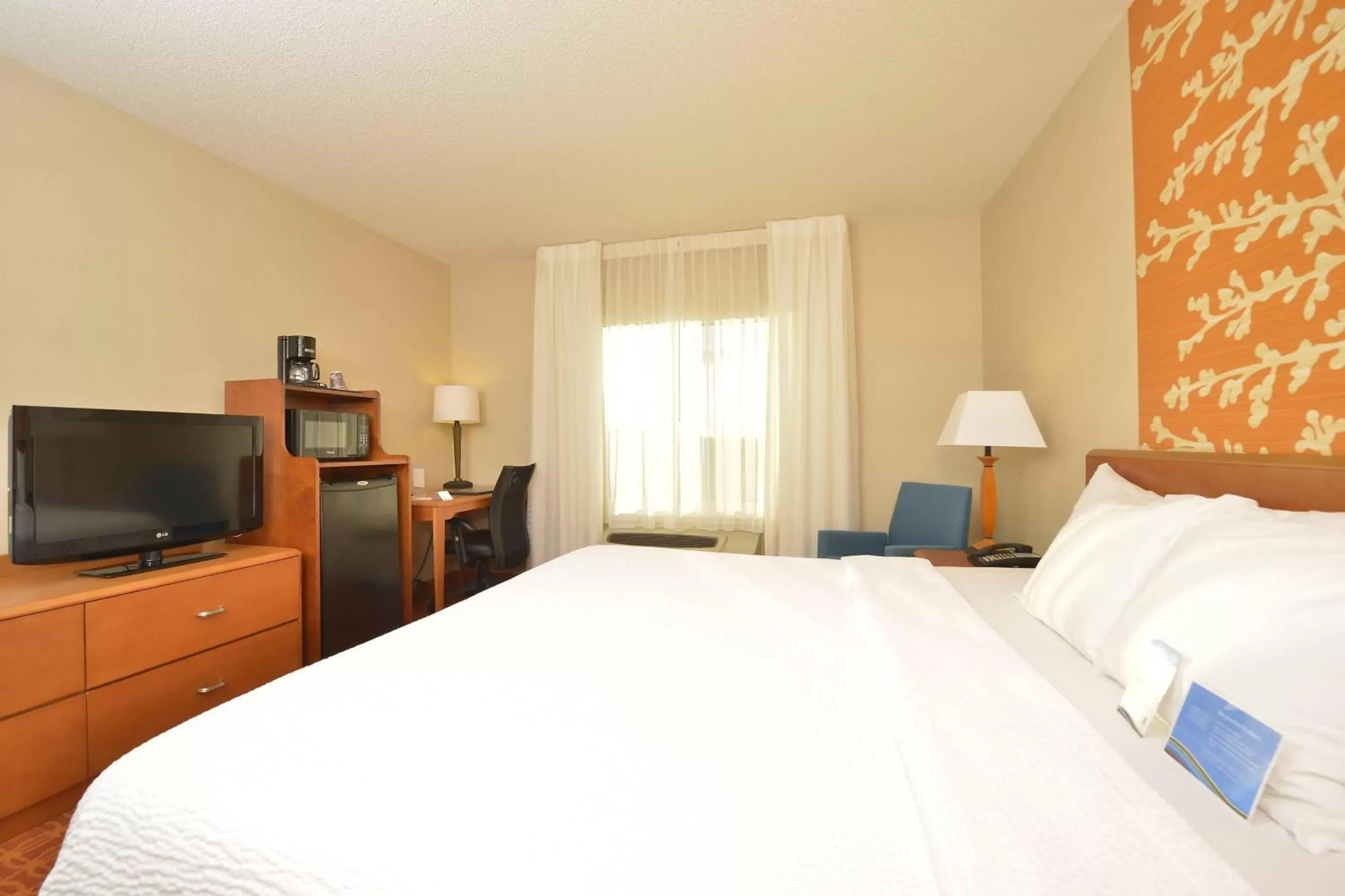 Photo of the whole room, Bed in Fairfield Inn and Suites by Marriott Williamsport