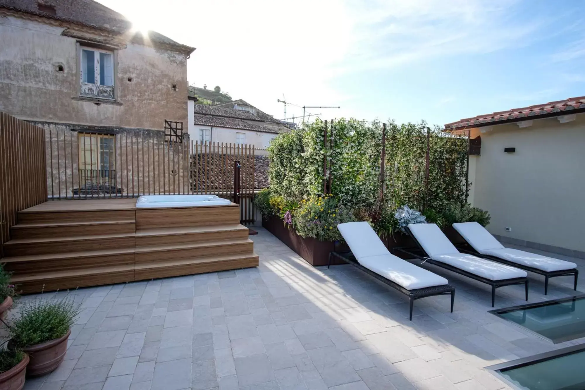 Hot Tub in Dimora de Matera Luxury Suites