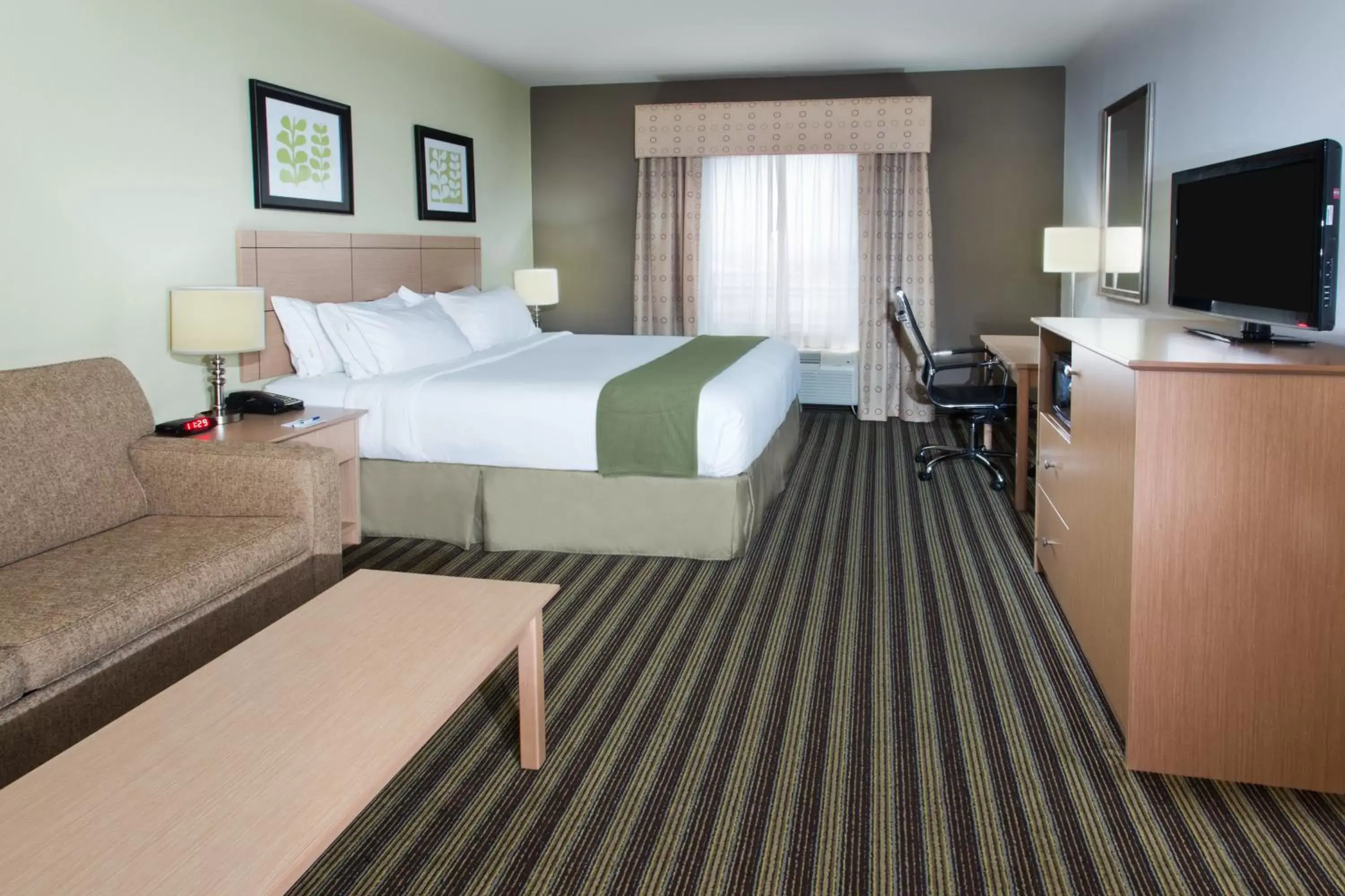 Photo of the whole room in Holiday Inn Express Hotel & Suites Alvarado, an IHG Hotel