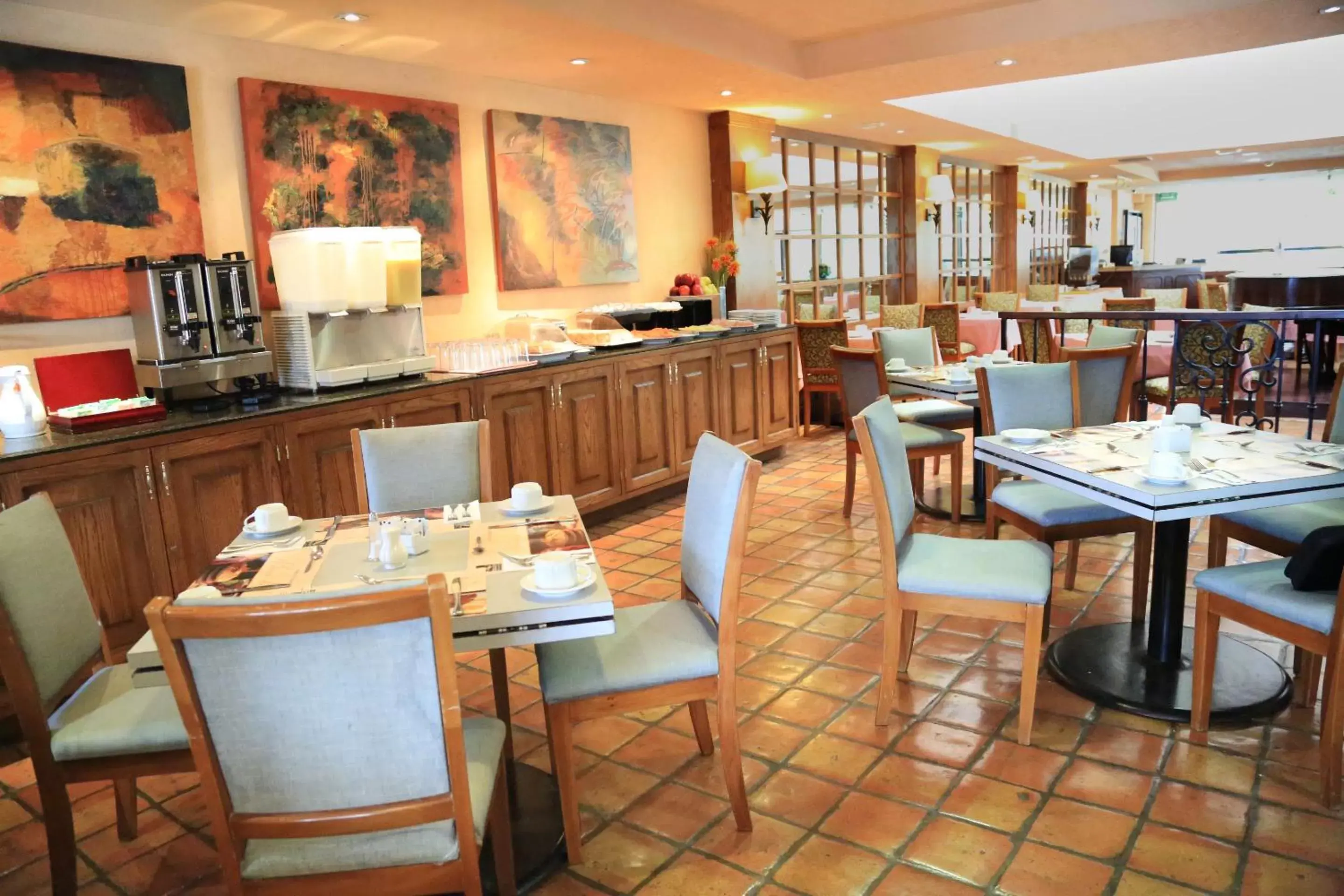 Breakfast, Restaurant/Places to Eat in Quality Inn & Suites Saltillo Eurotel