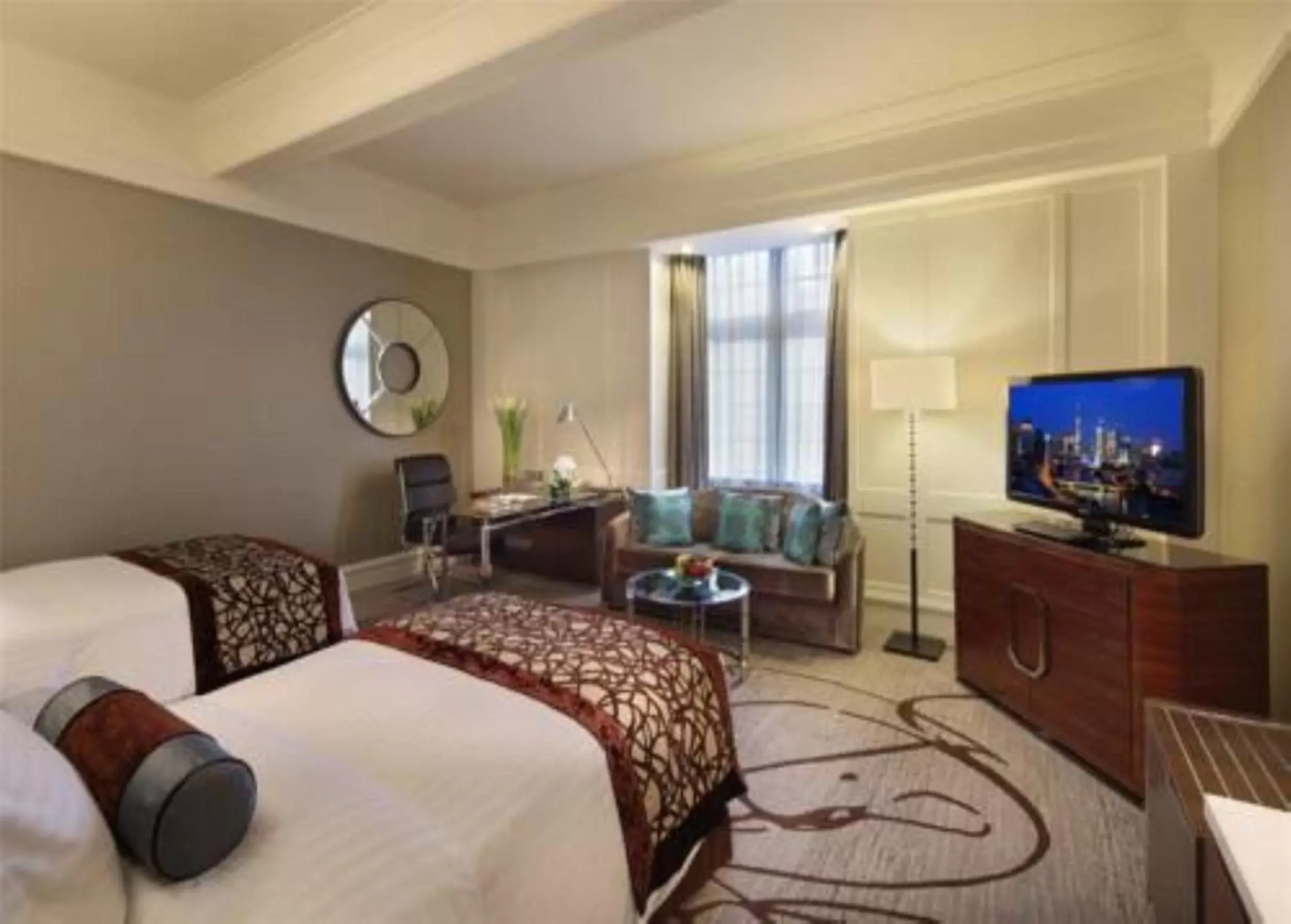 Bedroom, TV/Entertainment Center in Jin Jiang Hotel