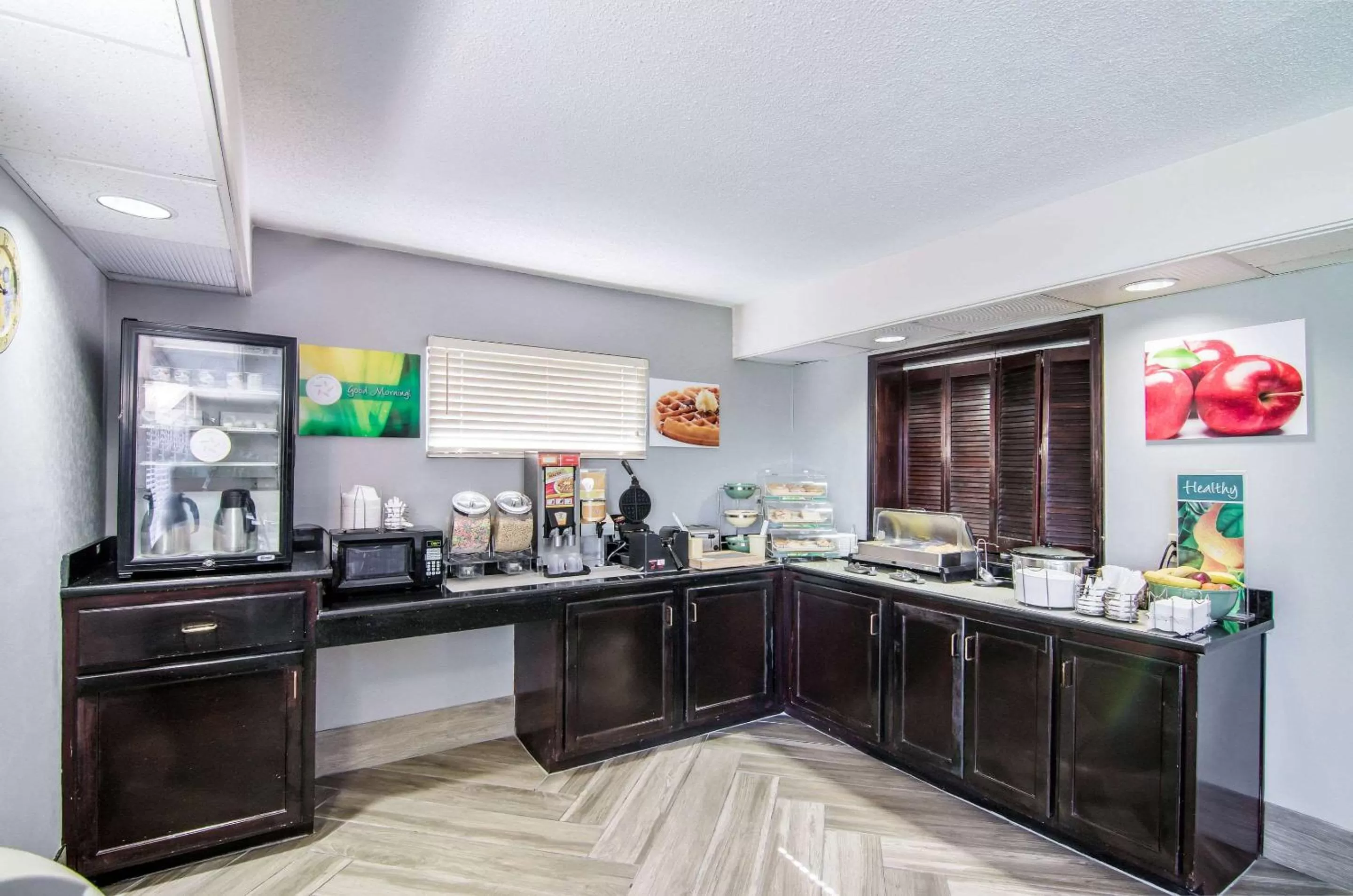 Breakfast in Quality Inn near University of Mobile