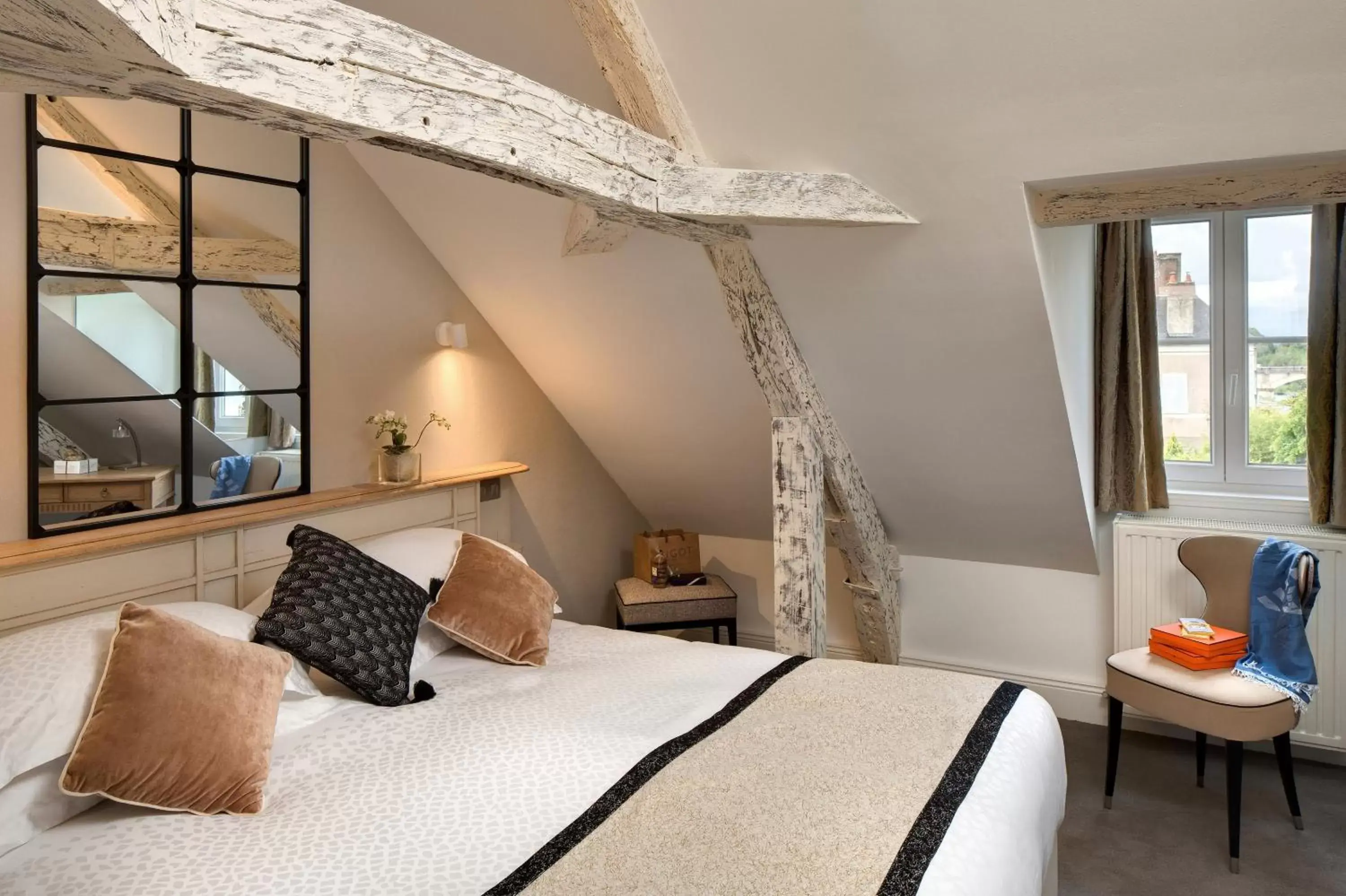 Photo of the whole room, Bed in Le Manoir Les Minimes