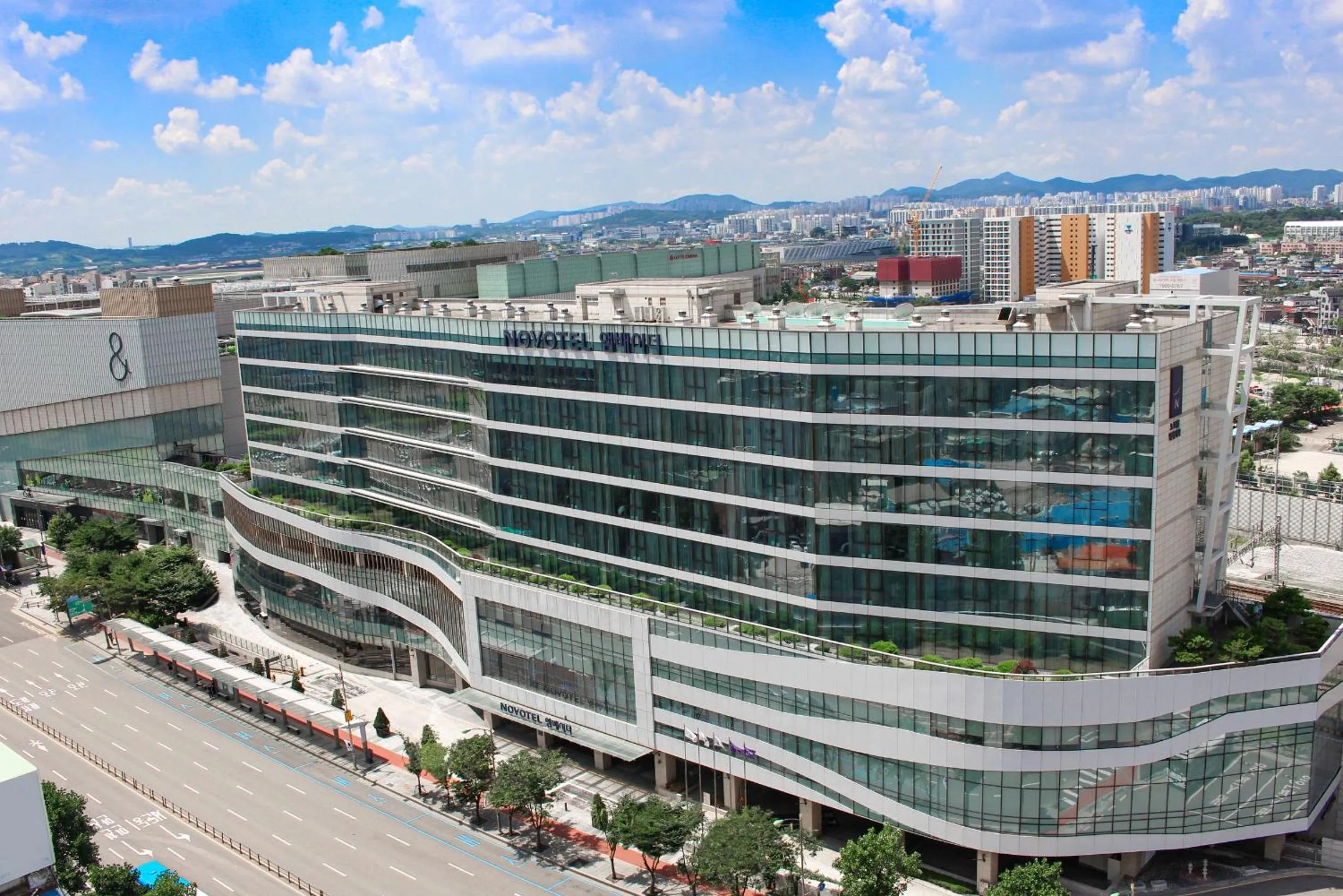 Facade/entrance in Novotel Ambassador Suwon